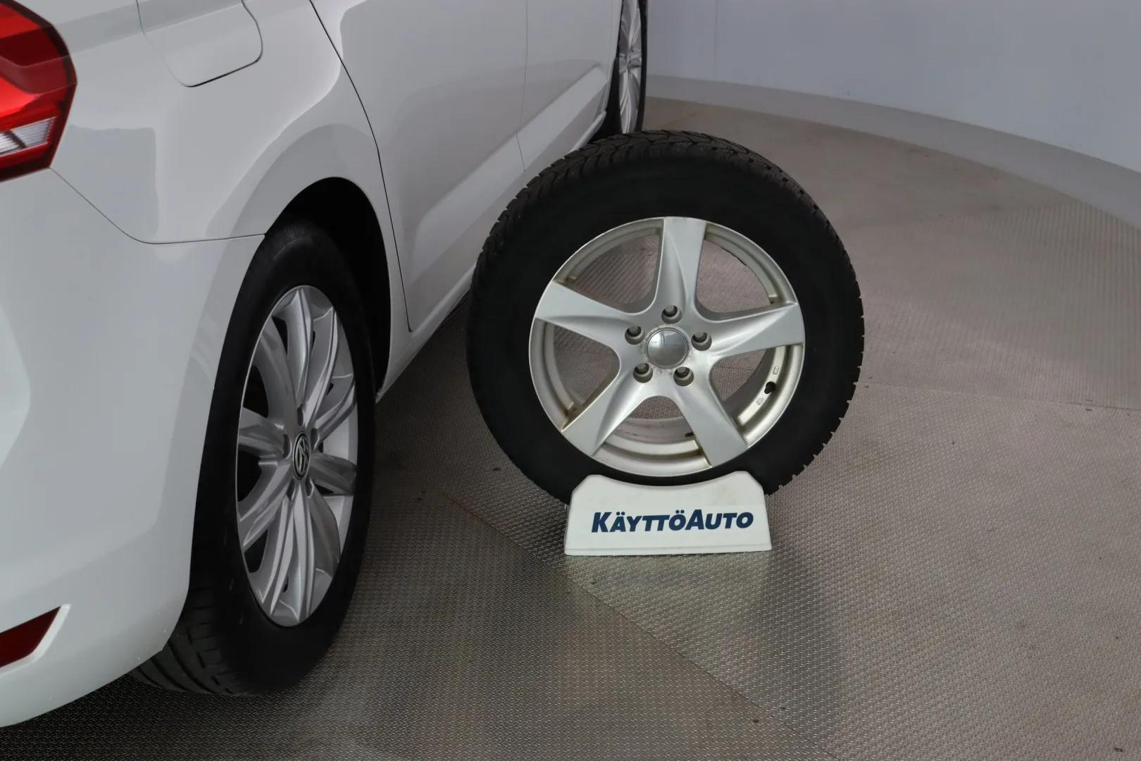 VOLKSWAGEN Touran GNV-483 carousel image