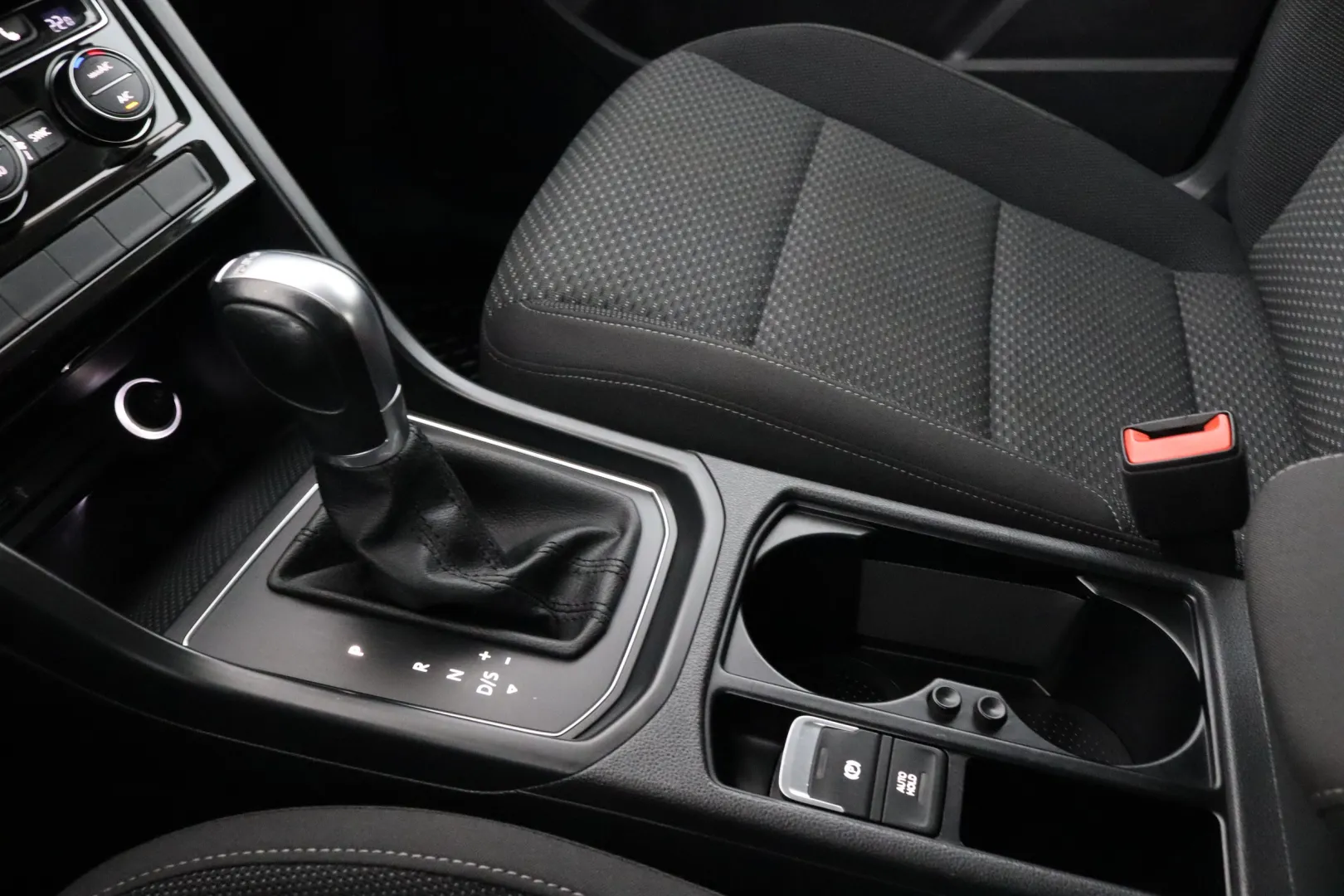 VOLKSWAGEN Touran GNV-483 carousel image
