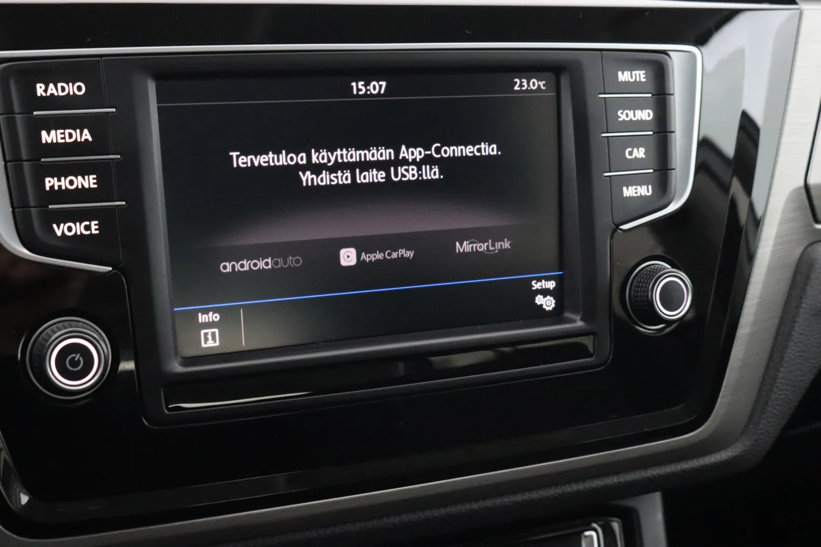 VOLKSWAGEN Touran GNV-483 carousel image