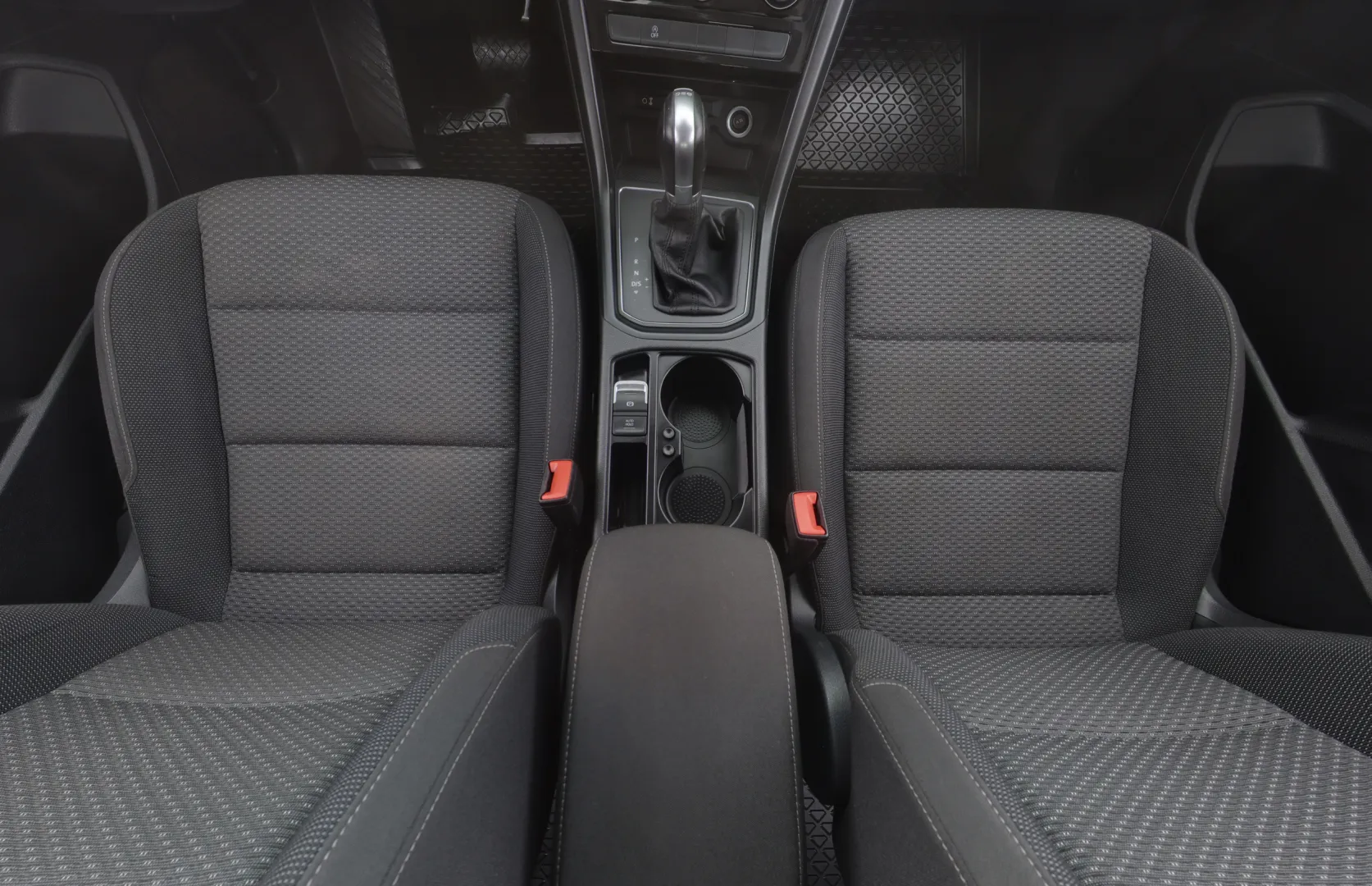 VOLKSWAGEN Touran GNV-483 carousel image