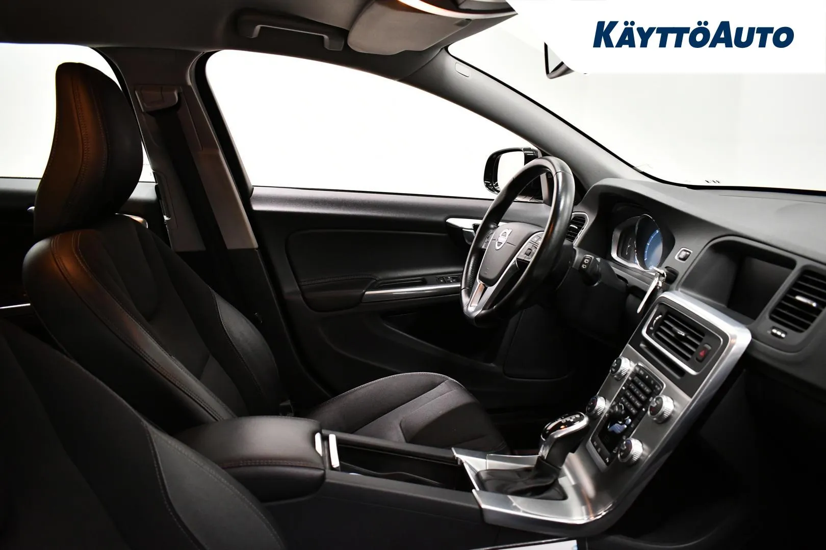 VOLVO V60 Cross Country NKA-293 carousel image