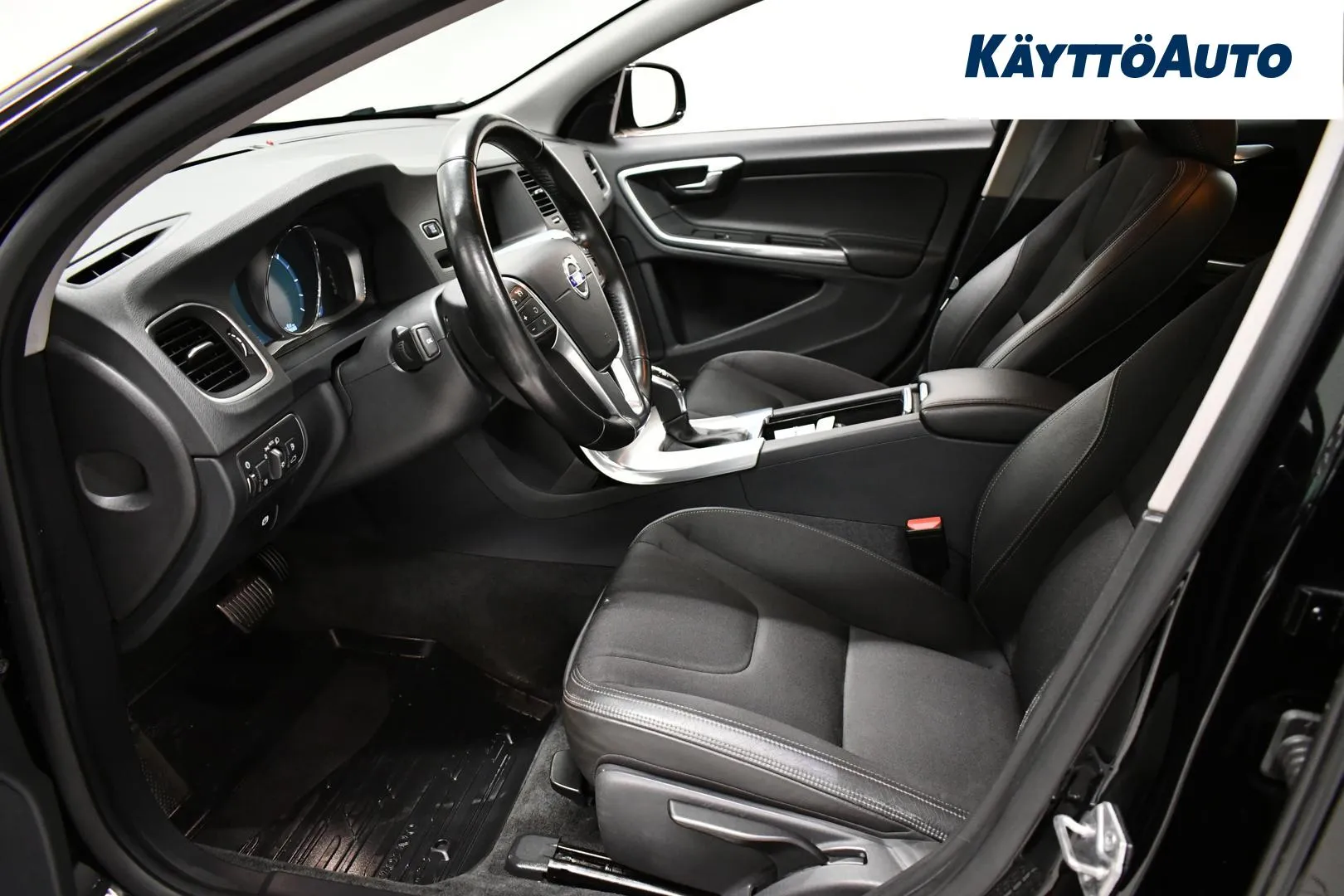 VOLVO V60 Cross Country NKA-293 carousel image