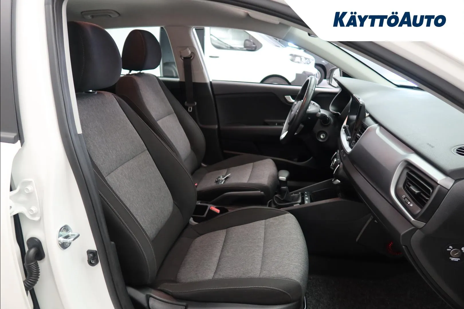 Kia Stonic FOZ-151 carousel image