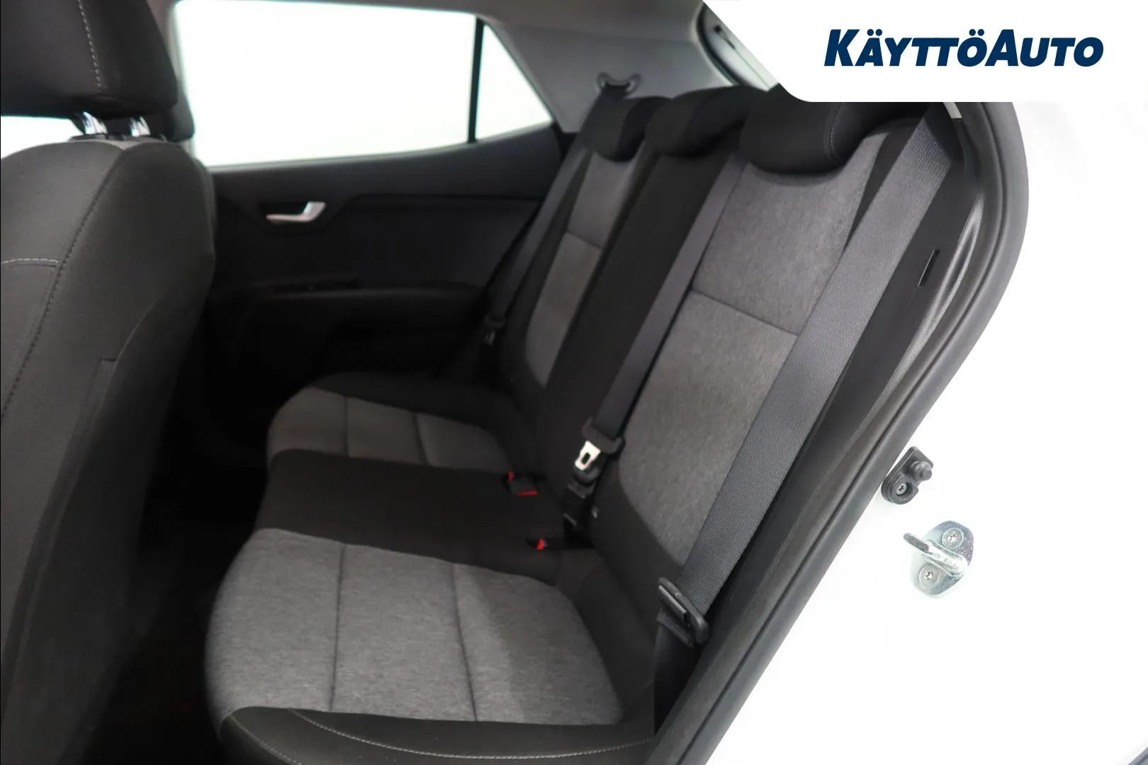 Kia Stonic FOZ-151 carousel image