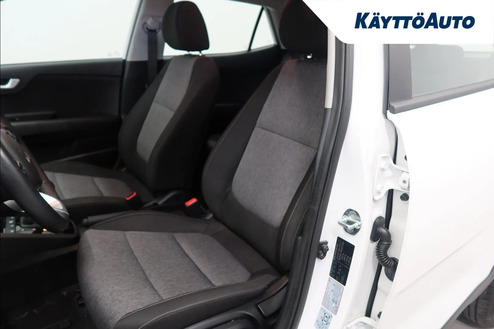 Kia Stonic FOZ-151 carousel image