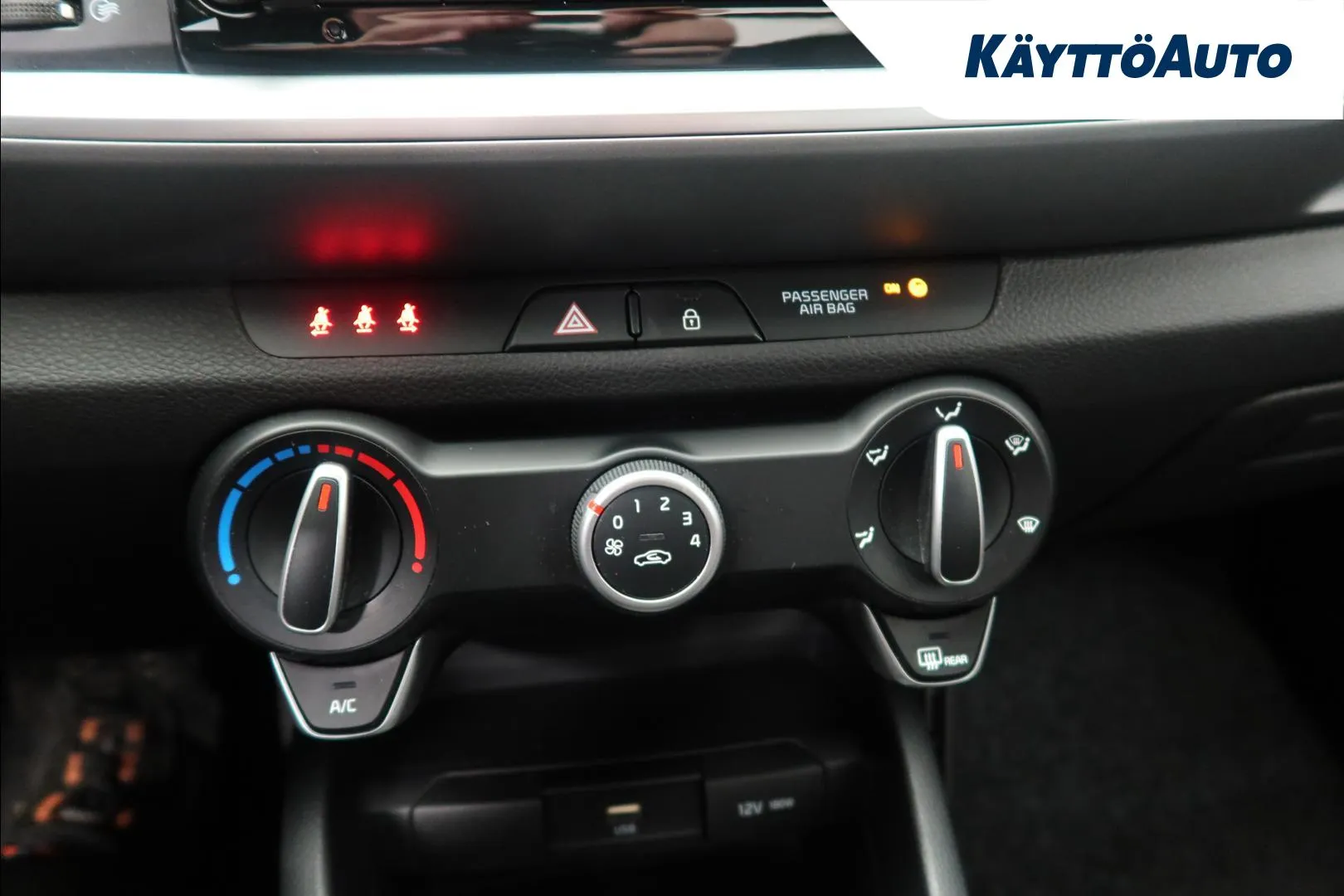 Kia Stonic FOZ-151 carousel image