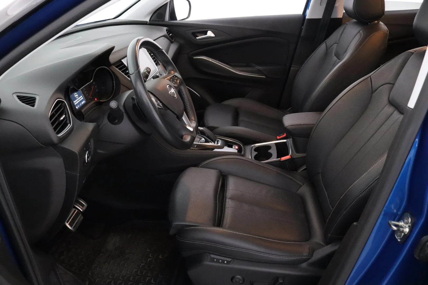 OPEL Grandland X MZF-687 carousel image