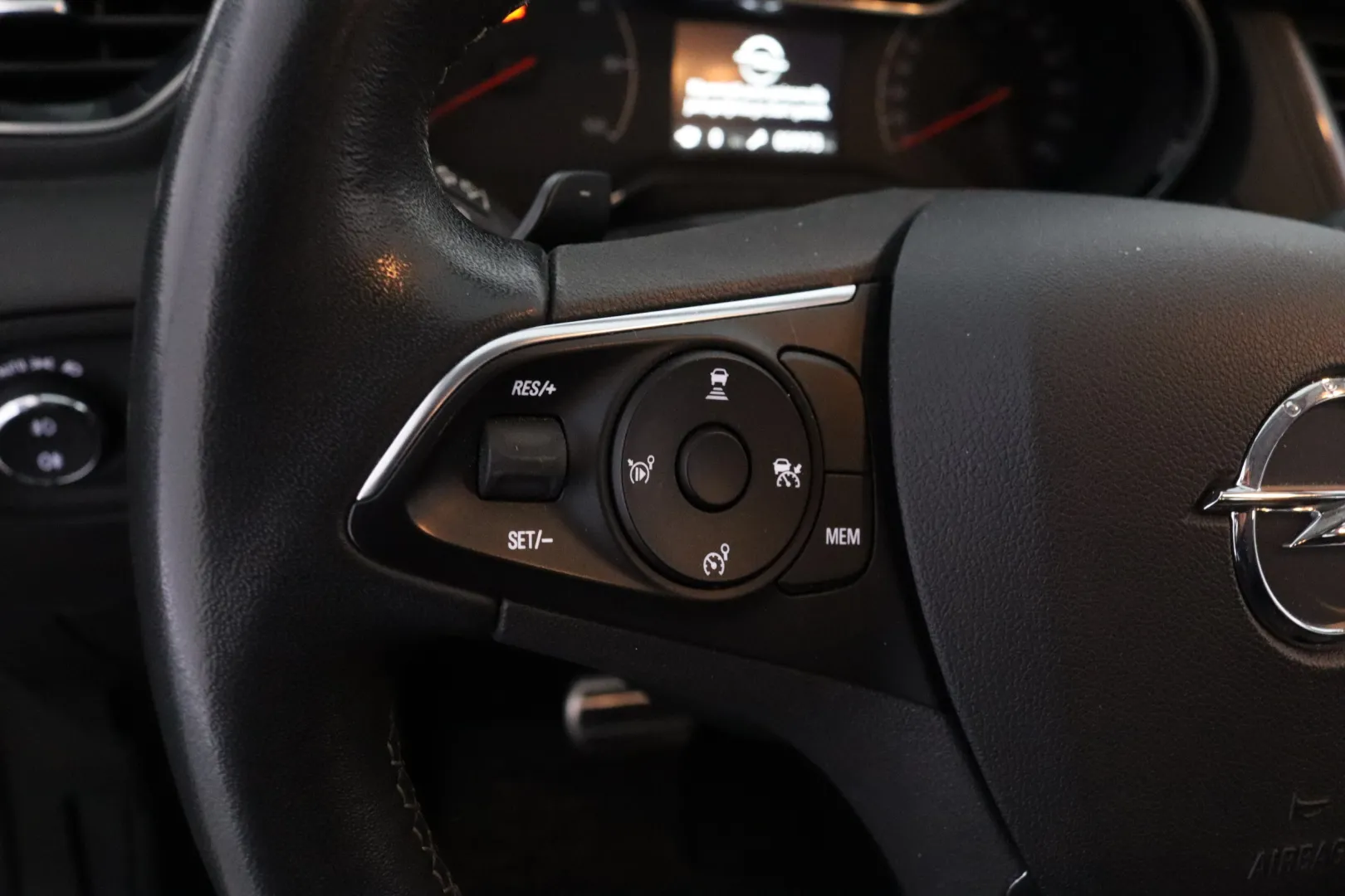 OPEL Grandland X MZF-687 carousel image