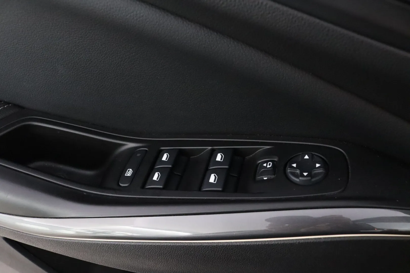 OPEL Grandland X MZF-687 carousel image