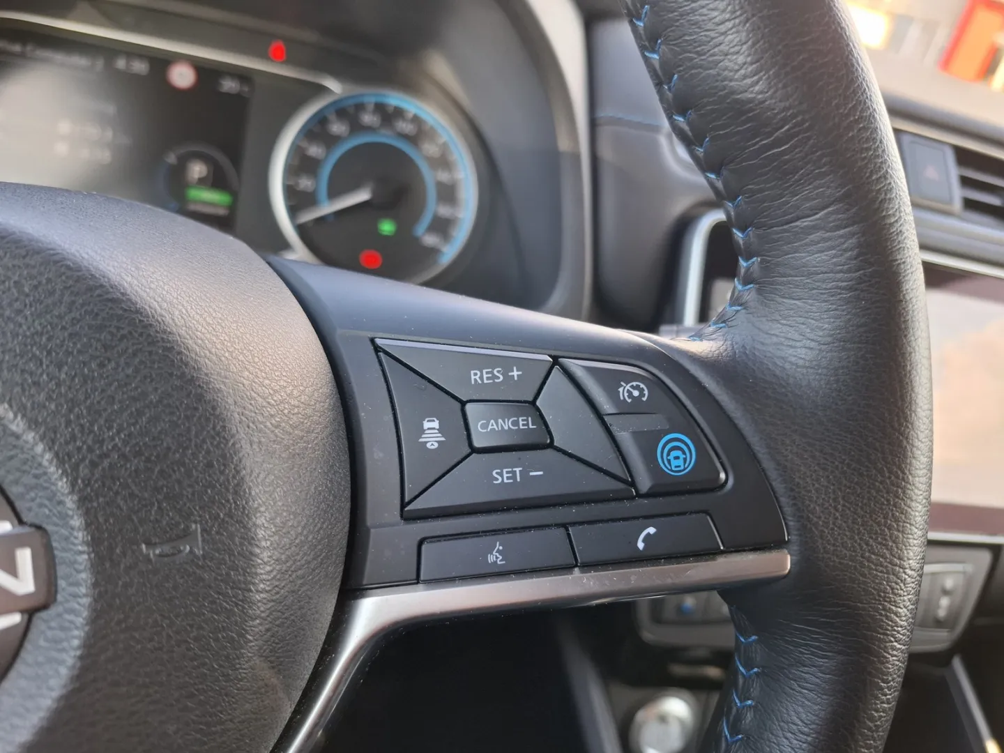 NISSAN Leaf IRN-233 carousel image