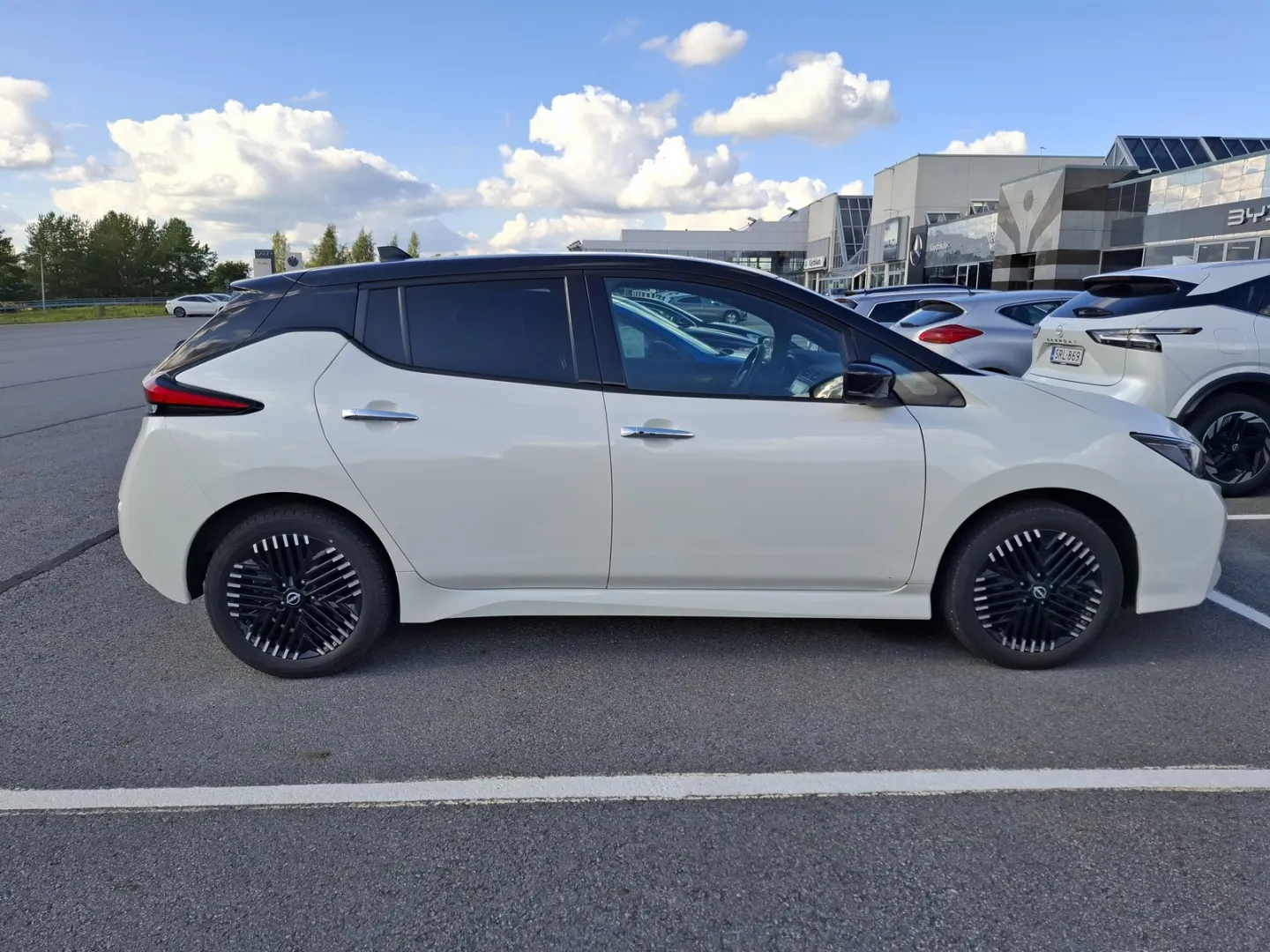 NISSAN Leaf IRN-233 carousel image