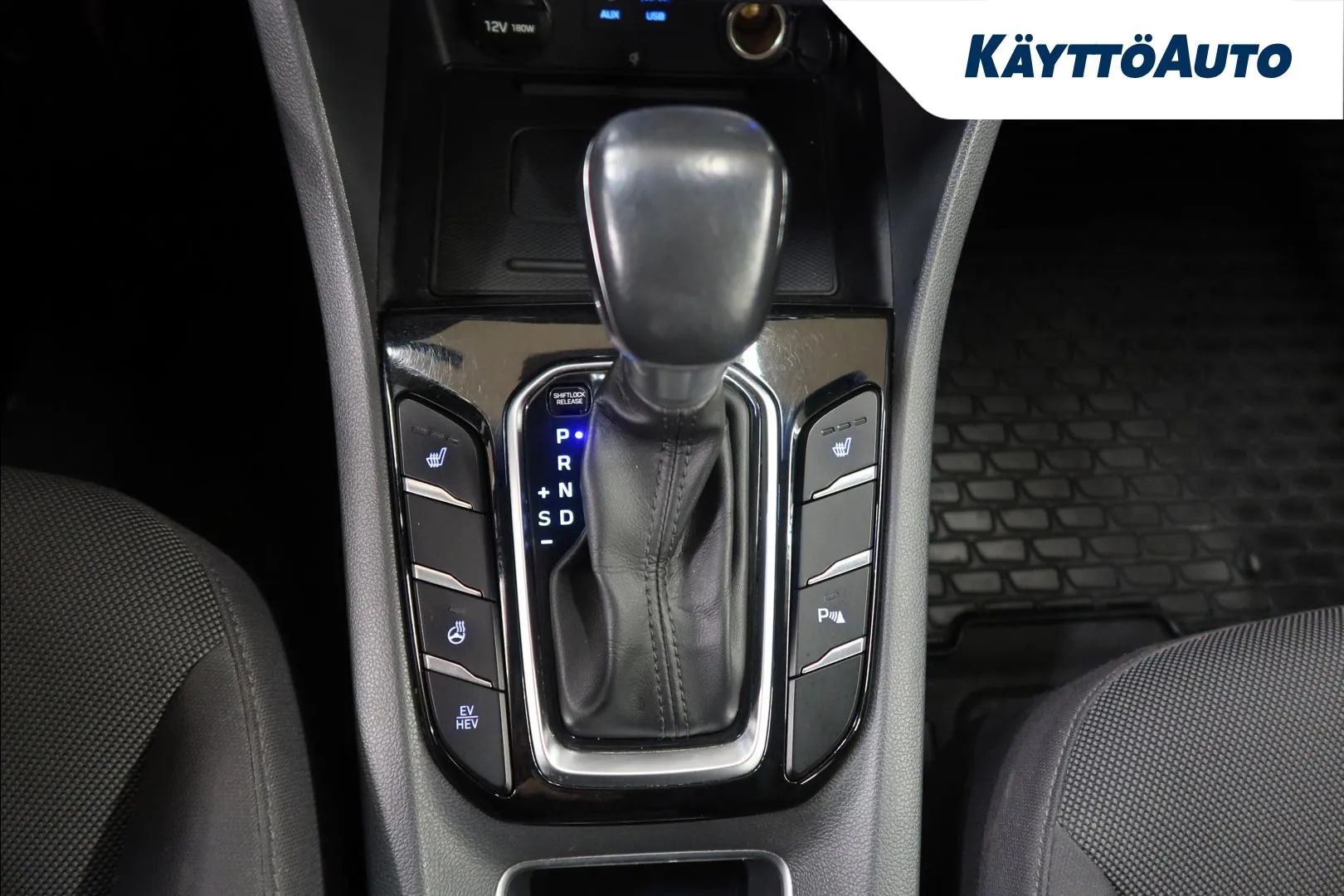 HYUNDAI IONIQ plug-in VXT-824 carousel image