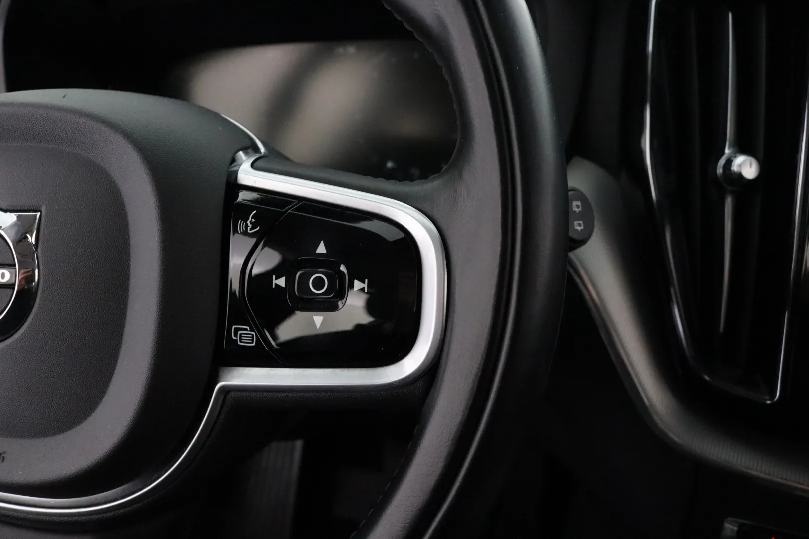 Volvo XC60 JKT-469 carousel image