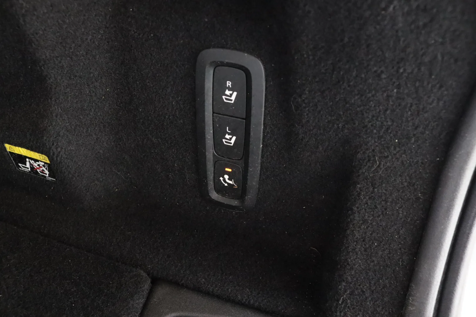 Volvo XC60 JKT-469 carousel image