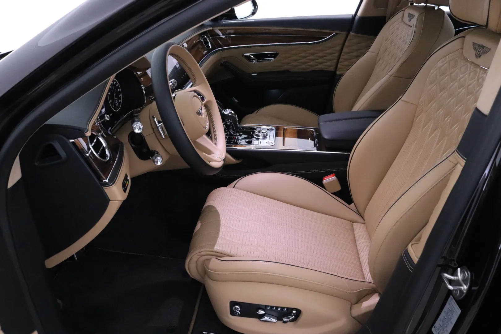 BENTLEY Flying Spur NNL-152 carousel image