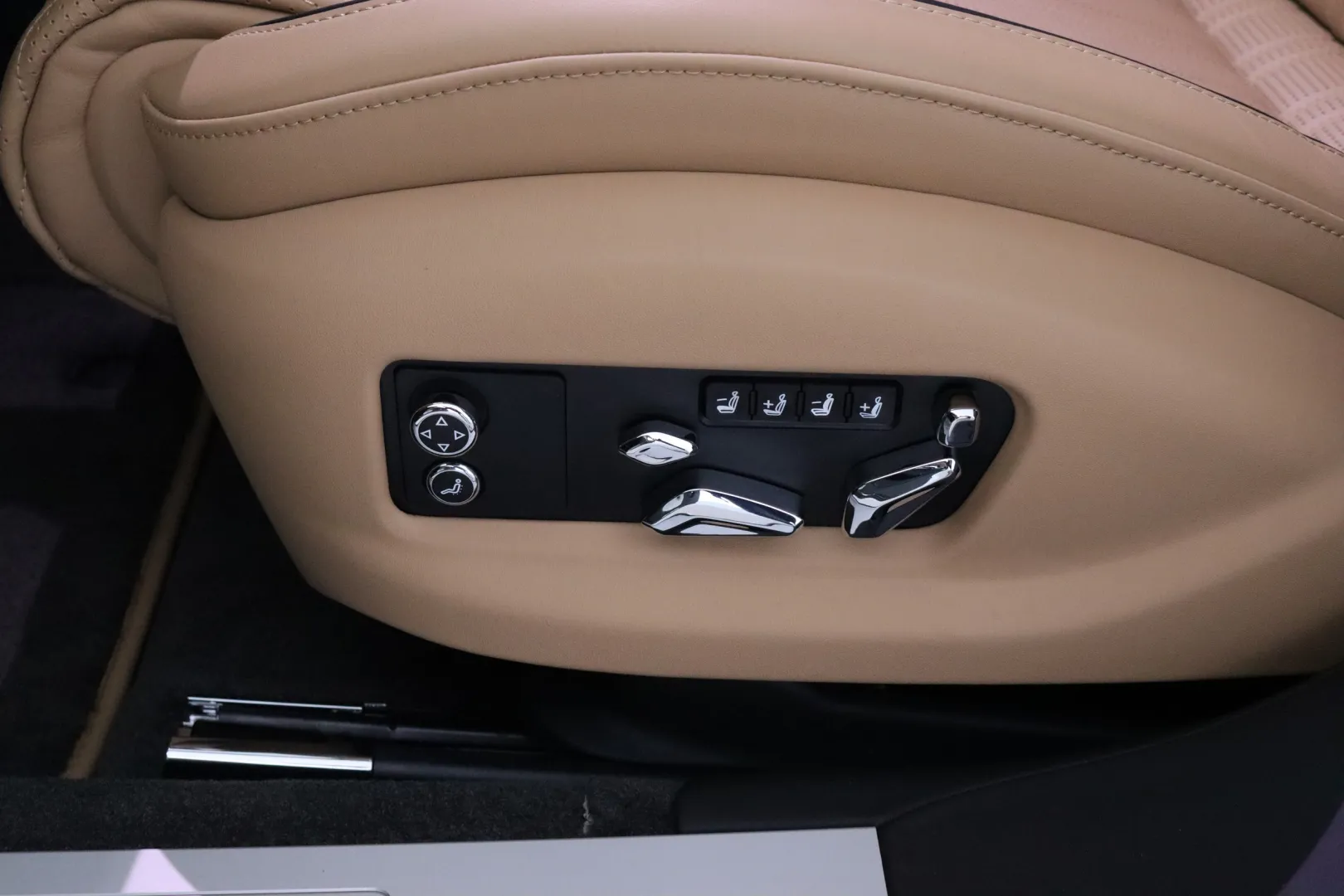 BENTLEY Flying Spur NNL-152 carousel image