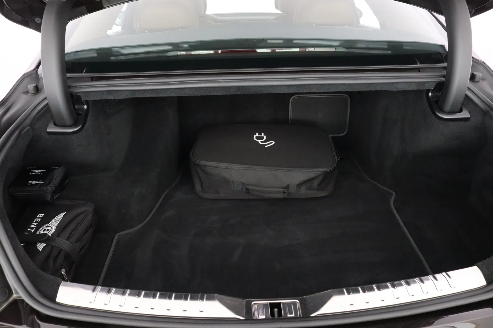 BENTLEY Flying Spur NNL-152 carousel image