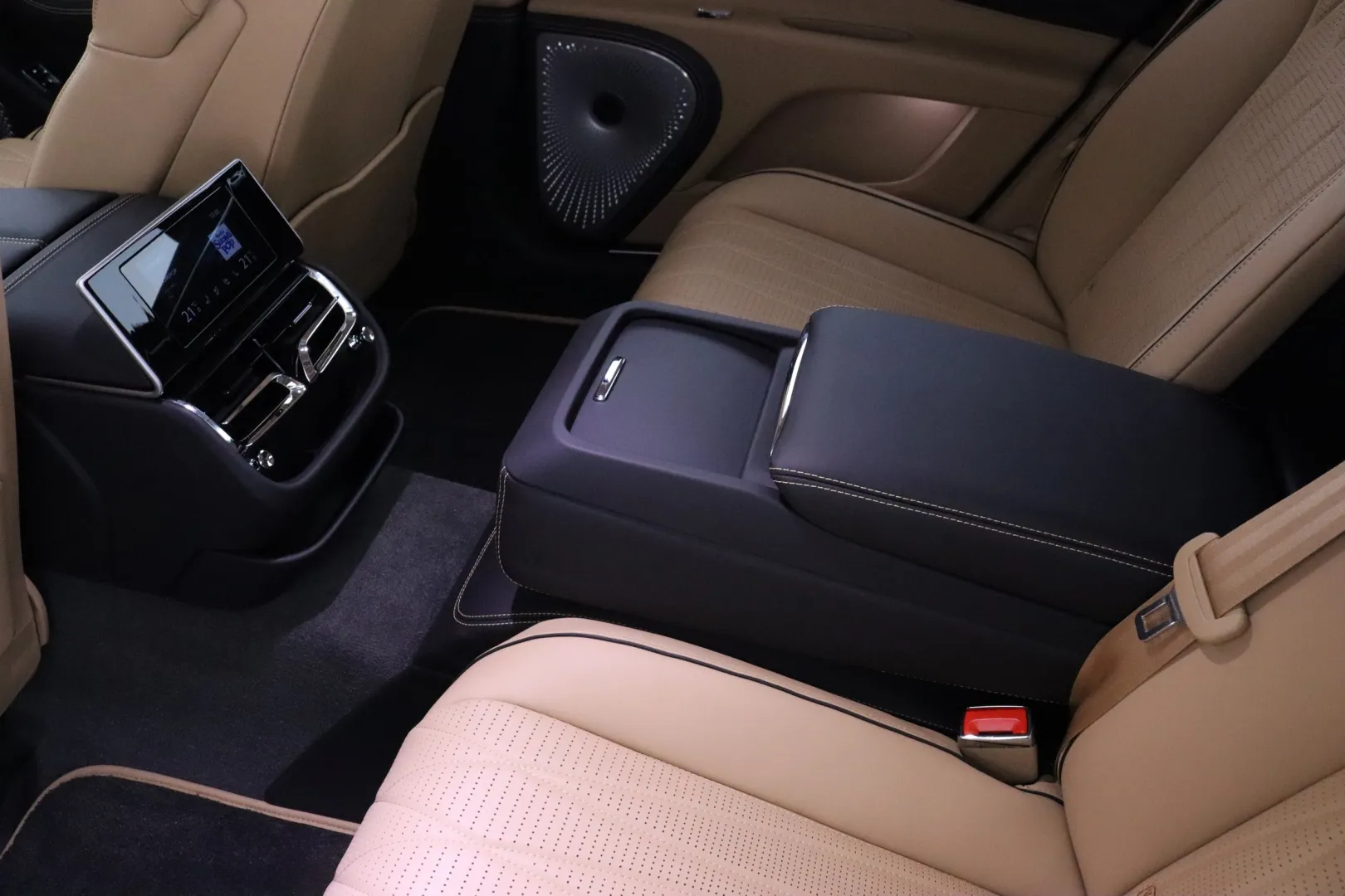 BENTLEY Flying Spur NNL-152 carousel image