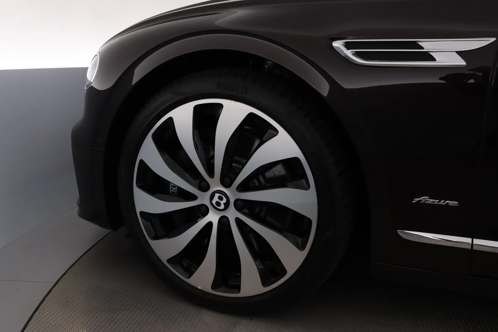 BENTLEY Flying Spur NNL-152 carousel image