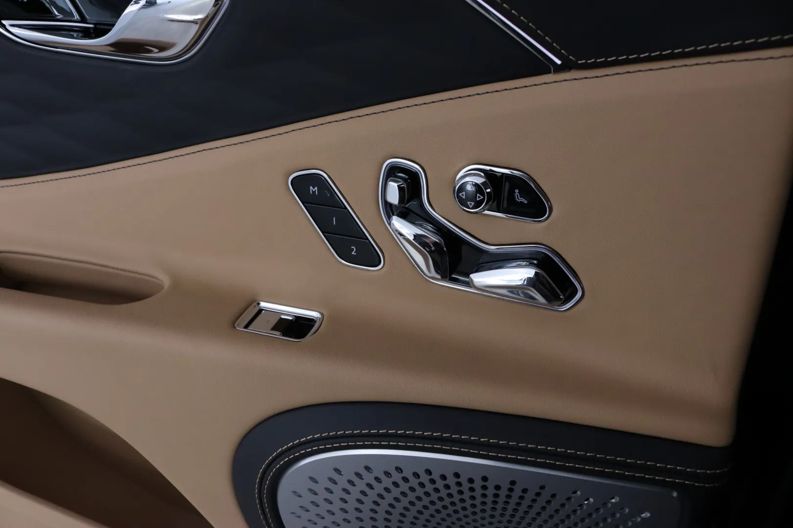 BENTLEY Flying Spur NNL-152 carousel image