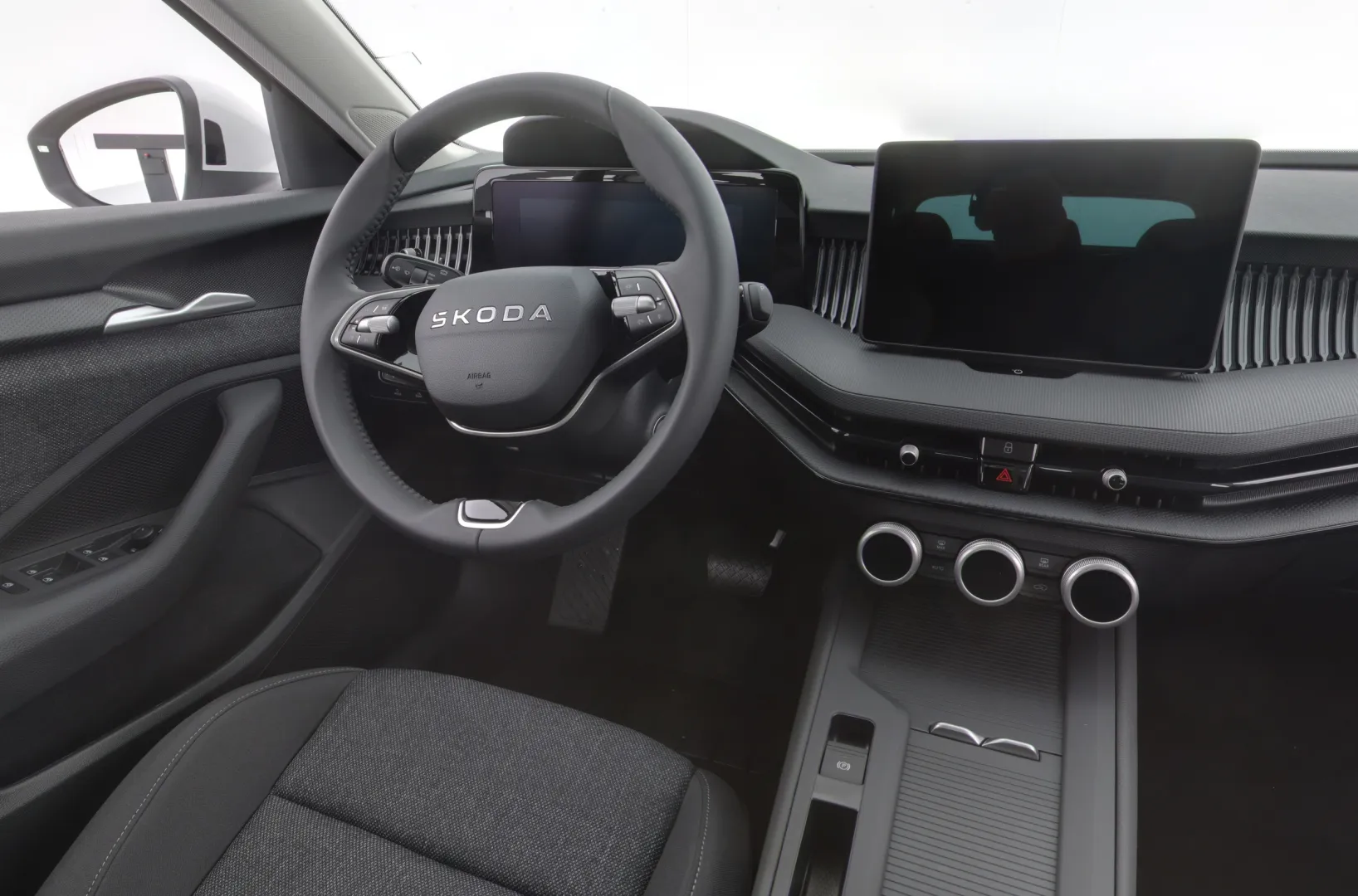 Skoda Superb ISM-740 carousel image