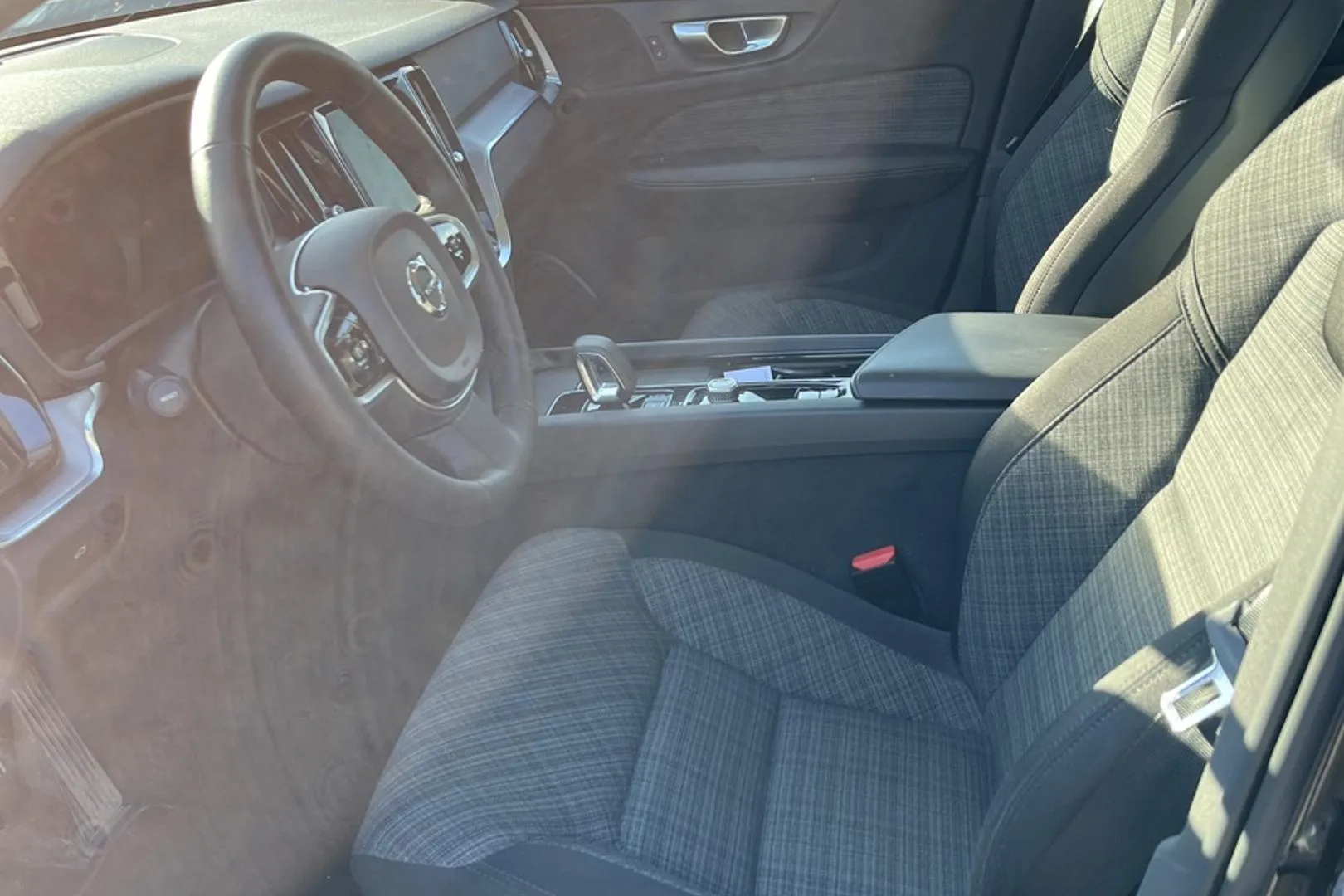 Volvo V60 Cross Country GPN-371 carousel image