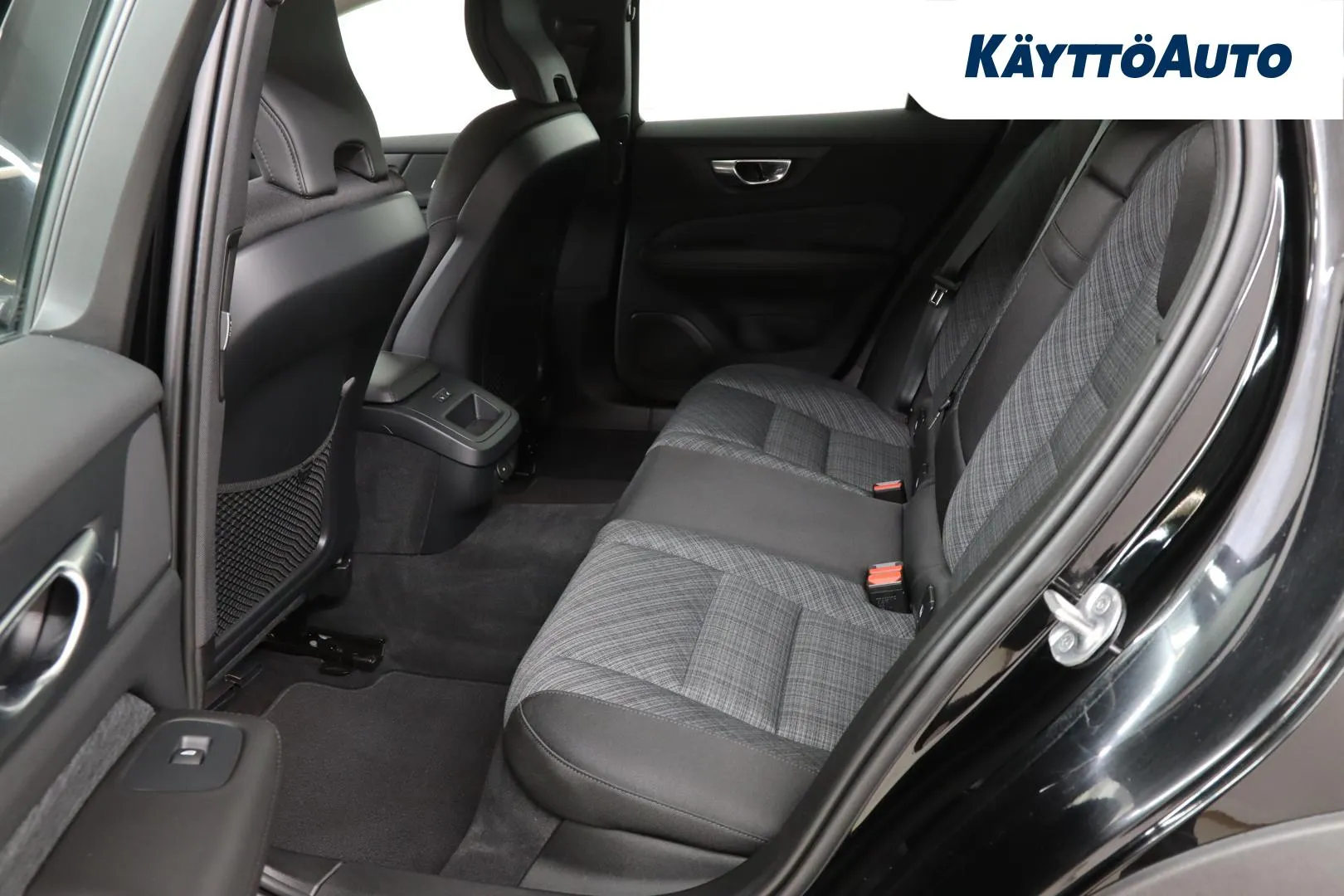 Volvo V60 Cross Country GPN-371 carousel image