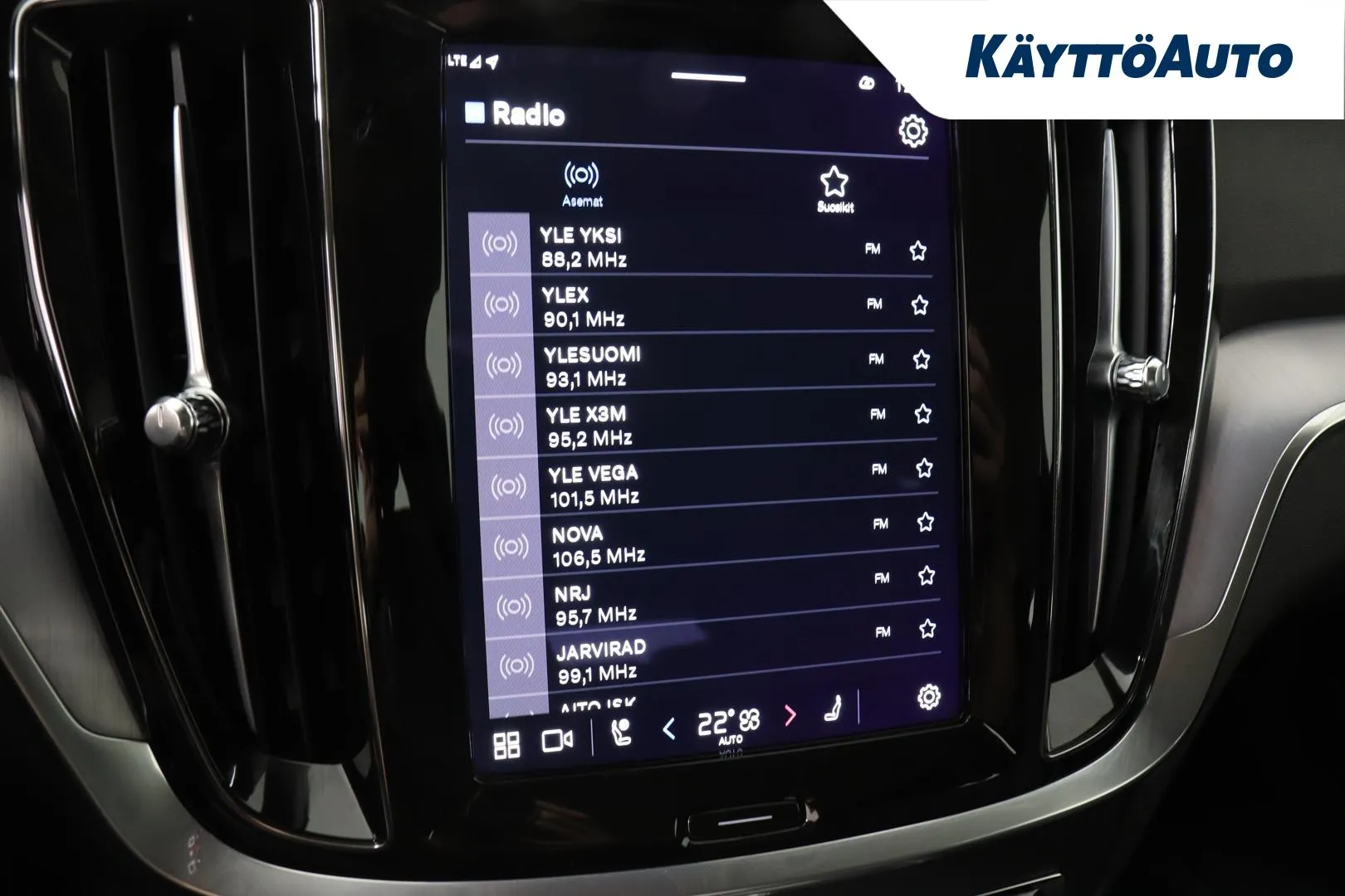 Volvo V60 Cross Country GPN-371 carousel image