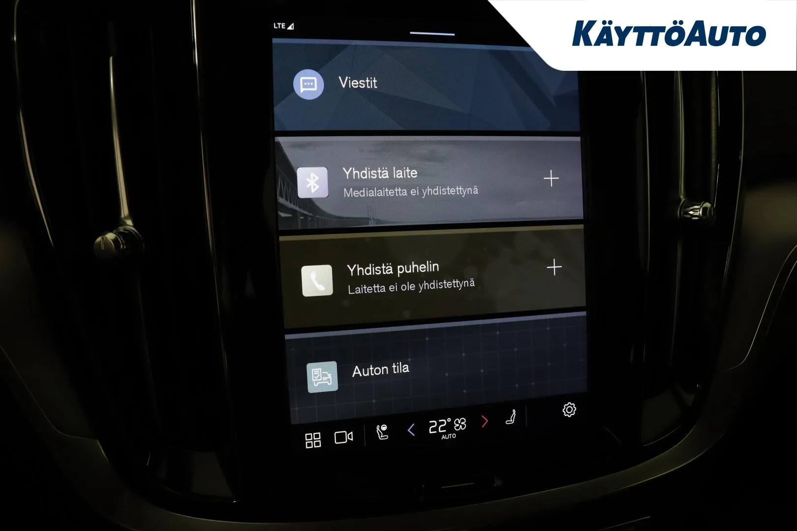 Volvo V60 Cross Country GPN-371 carousel image