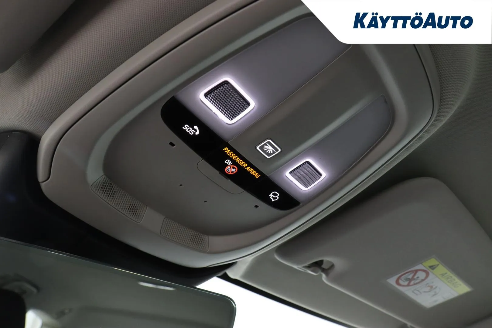 Volvo V60 Cross Country GPN-371 carousel image