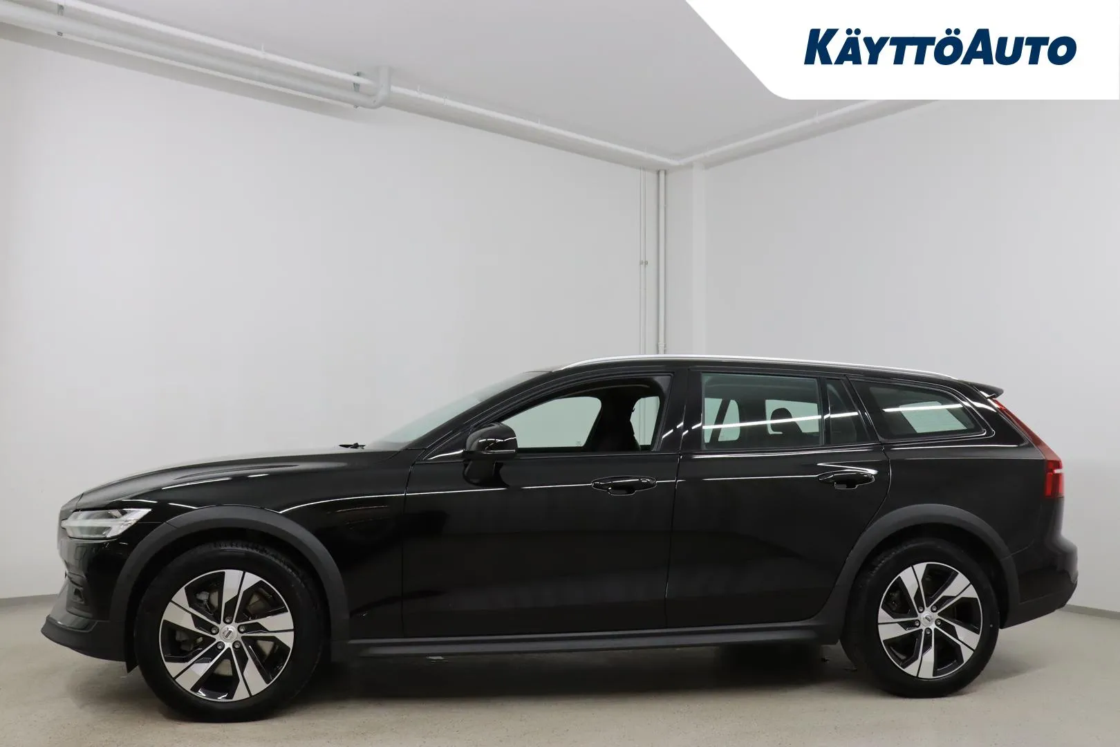Volvo V60 Cross Country GPN-371 carousel image