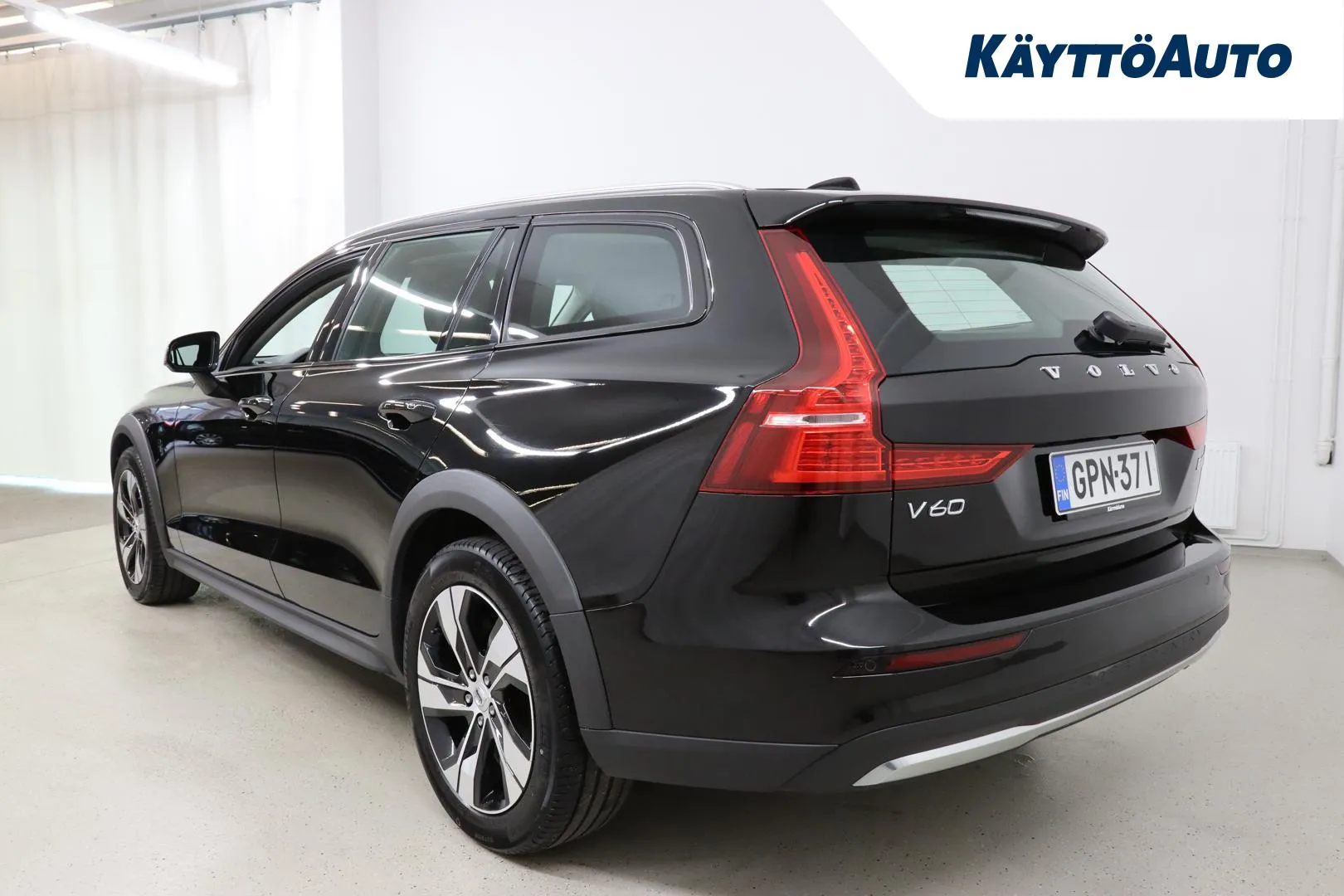 Volvo V60 Cross Country GPN-371 carousel image
