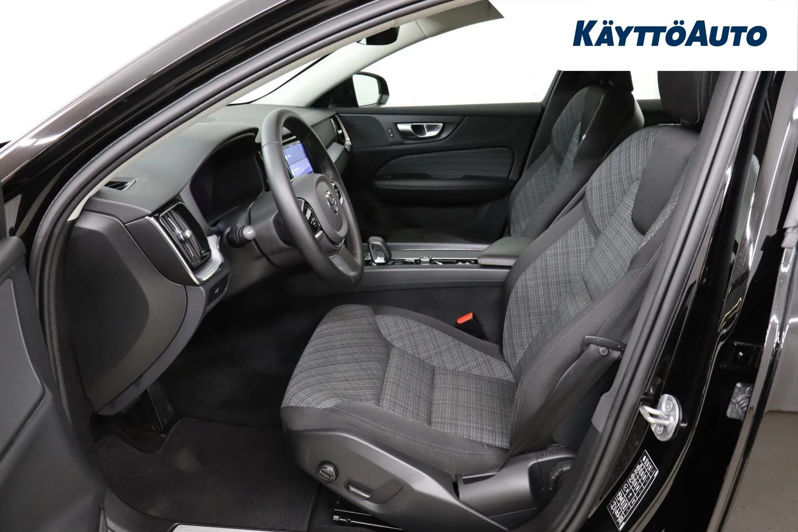 Volvo V60 Cross Country GPN-371 carousel image