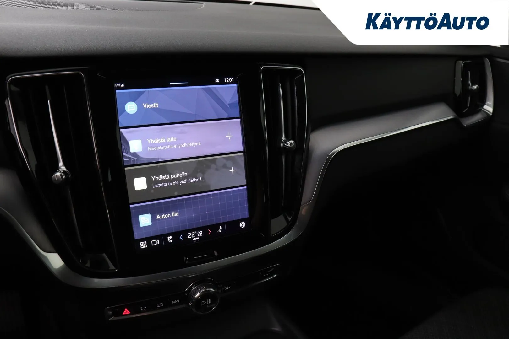 Volvo V60 Cross Country GPN-371 carousel image