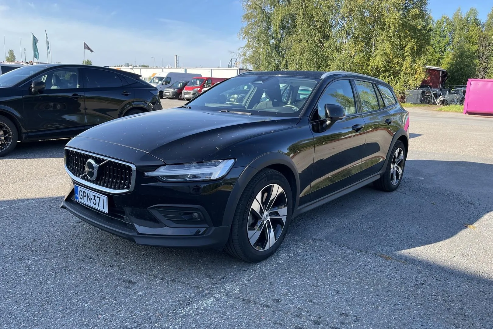Volvo V60 Cross Country GPN-371 carousel image