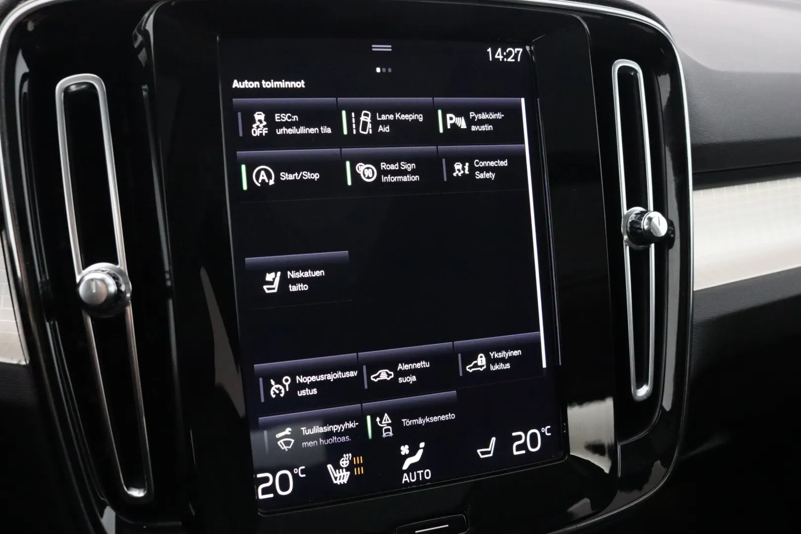 VOLVO XC40 FNP-495 carousel image