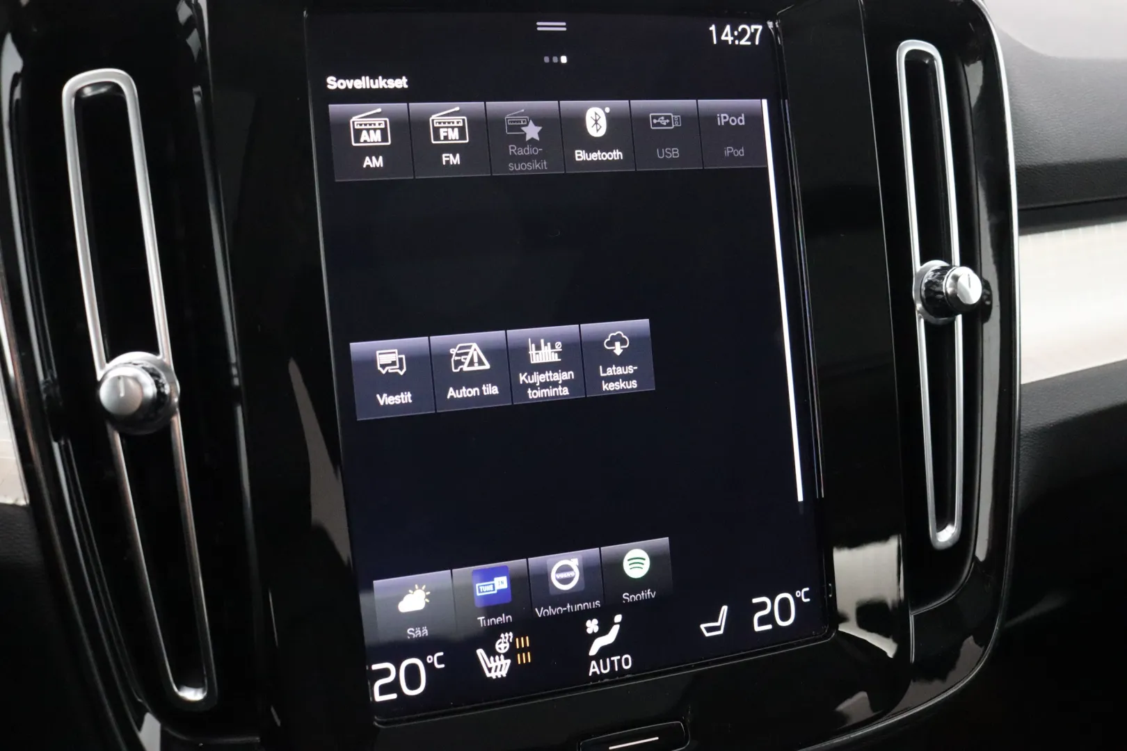 VOLVO XC40 FNP-495 carousel image