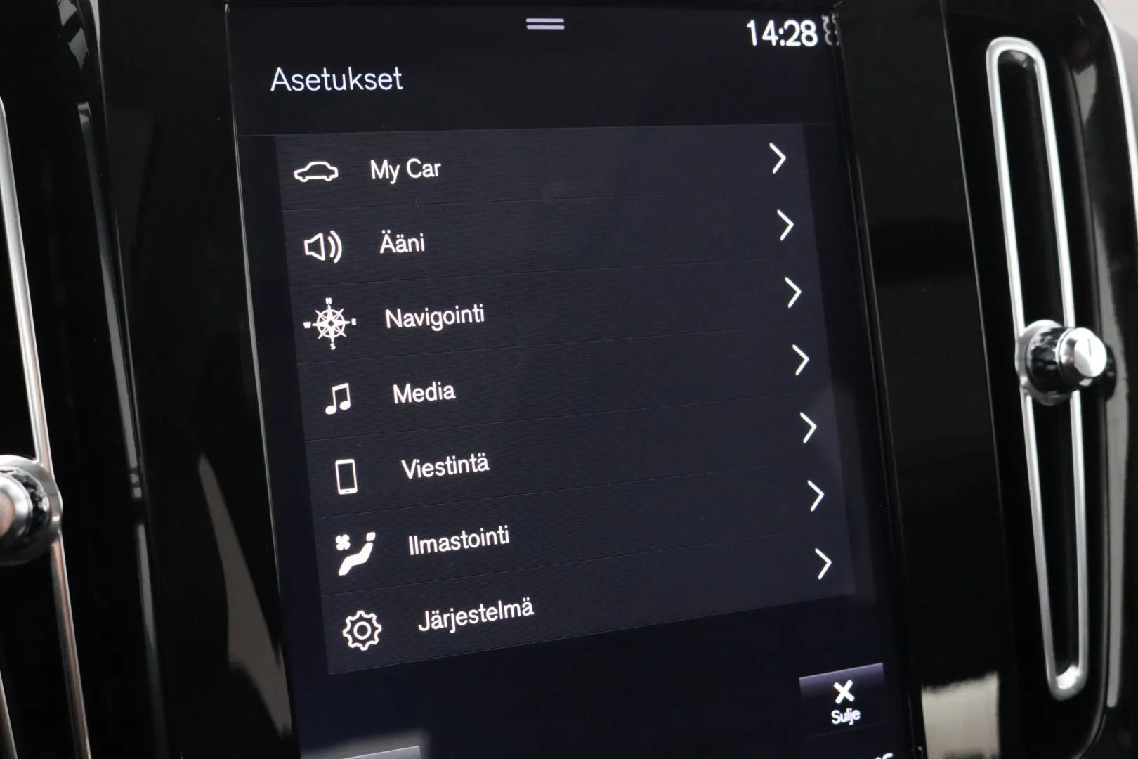 VOLVO XC40 FNP-495 carousel image