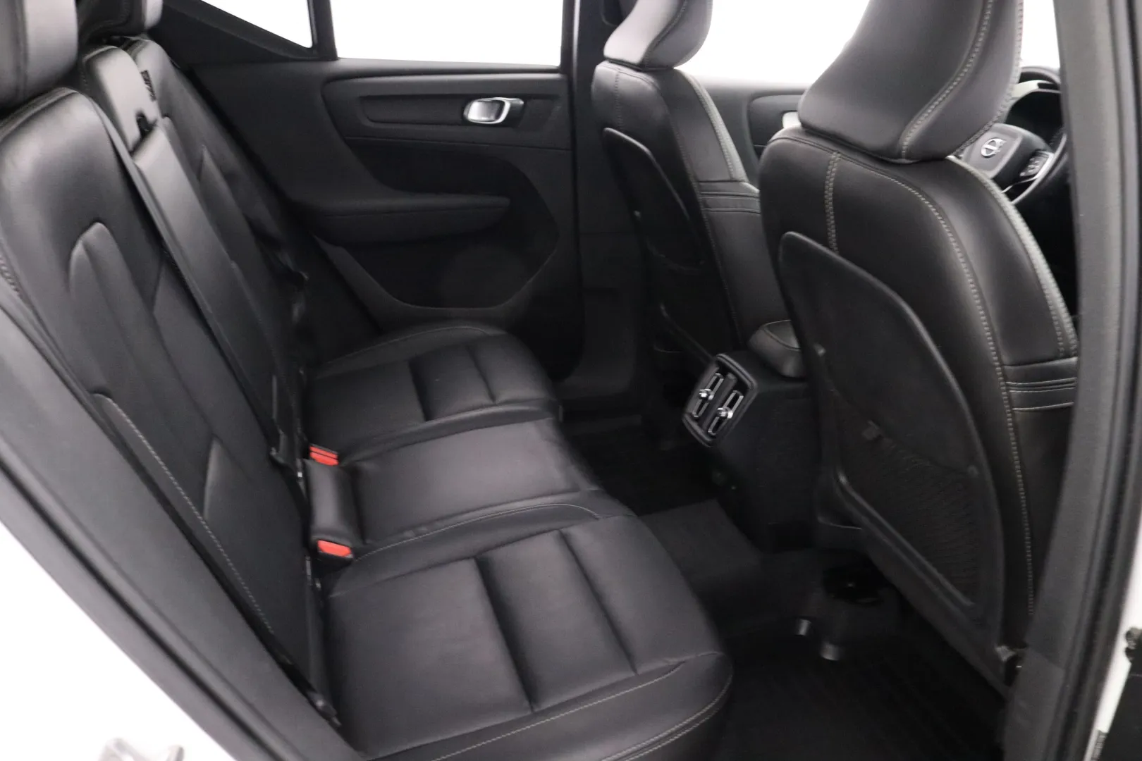 VOLVO XC40 FNP-495 carousel image