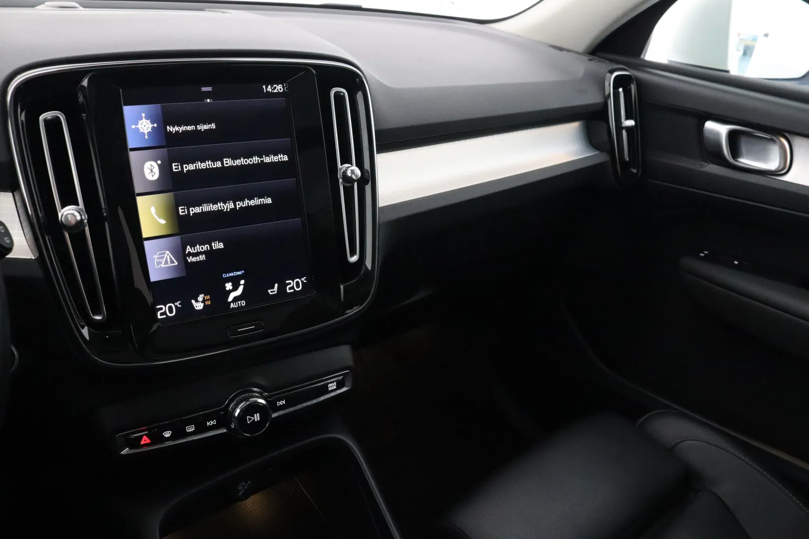 VOLVO XC40 FNP-495 carousel image