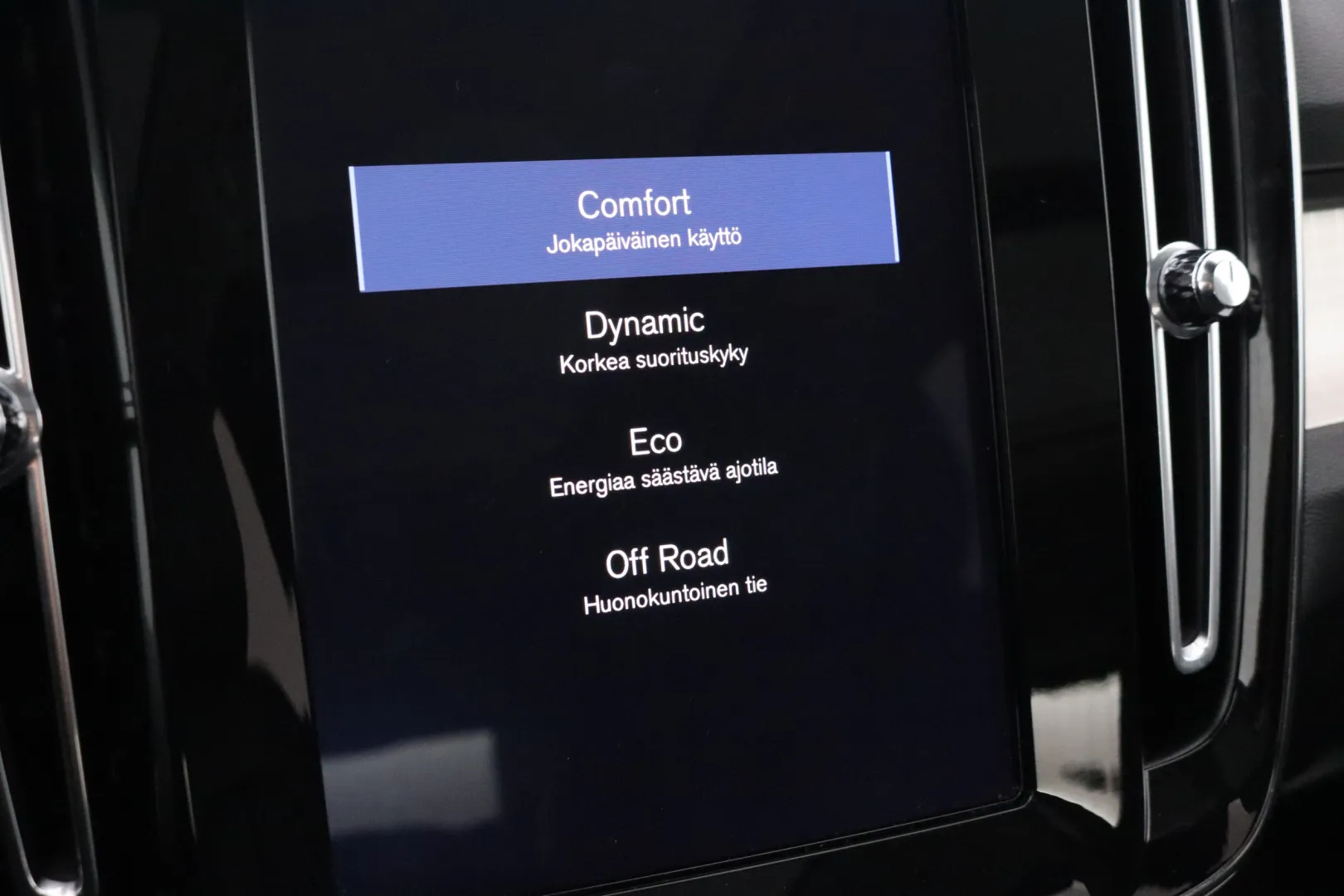 VOLVO XC40 FNP-495 carousel image