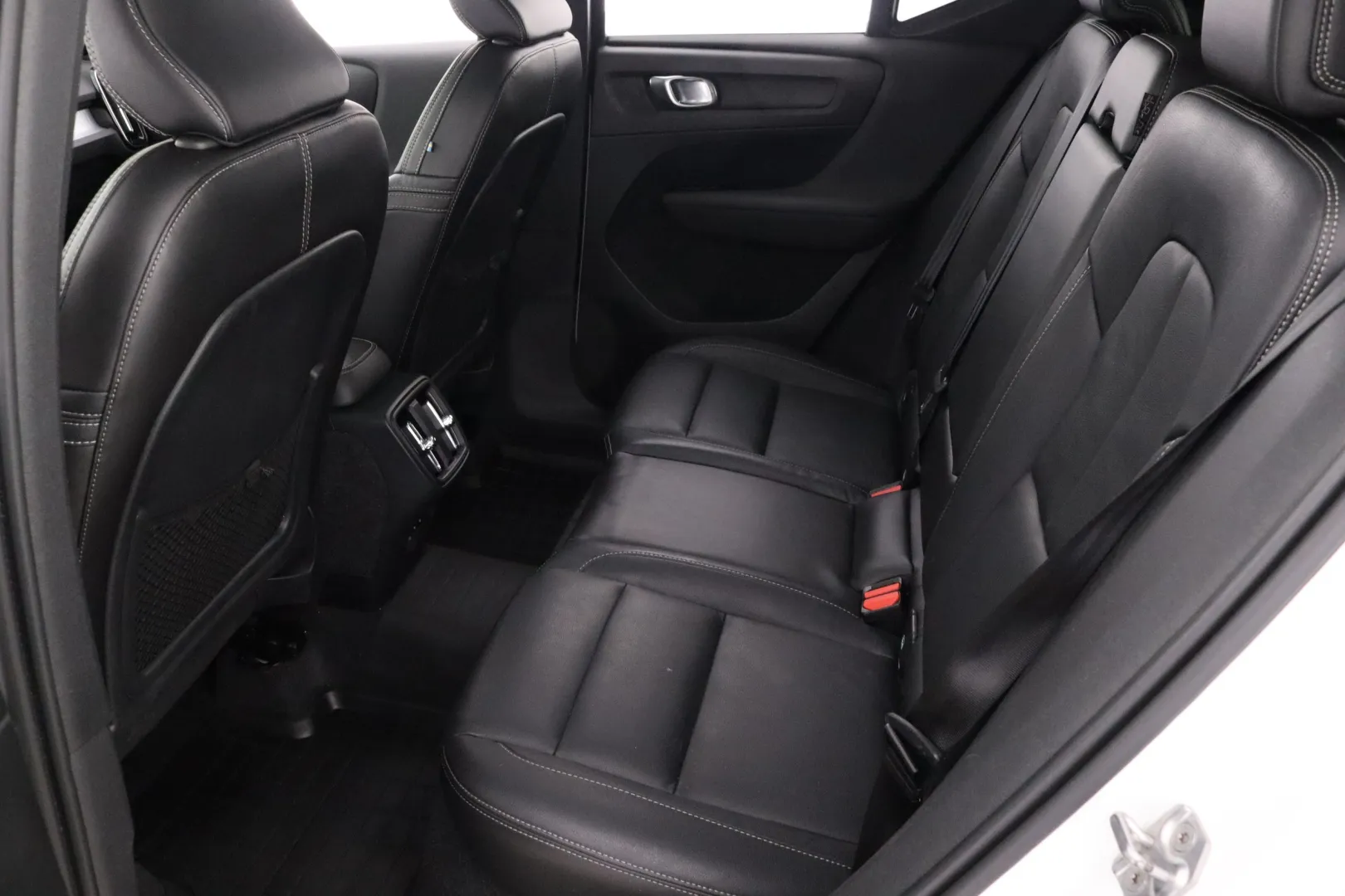 VOLVO XC40 FNP-495 carousel image