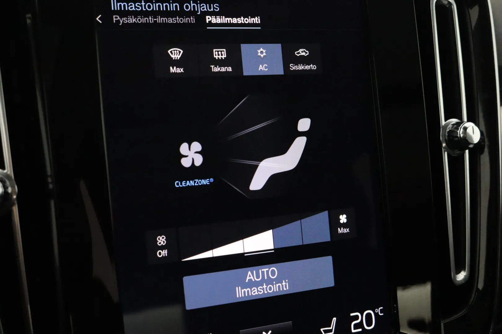 VOLVO XC40 FNP-495 carousel image