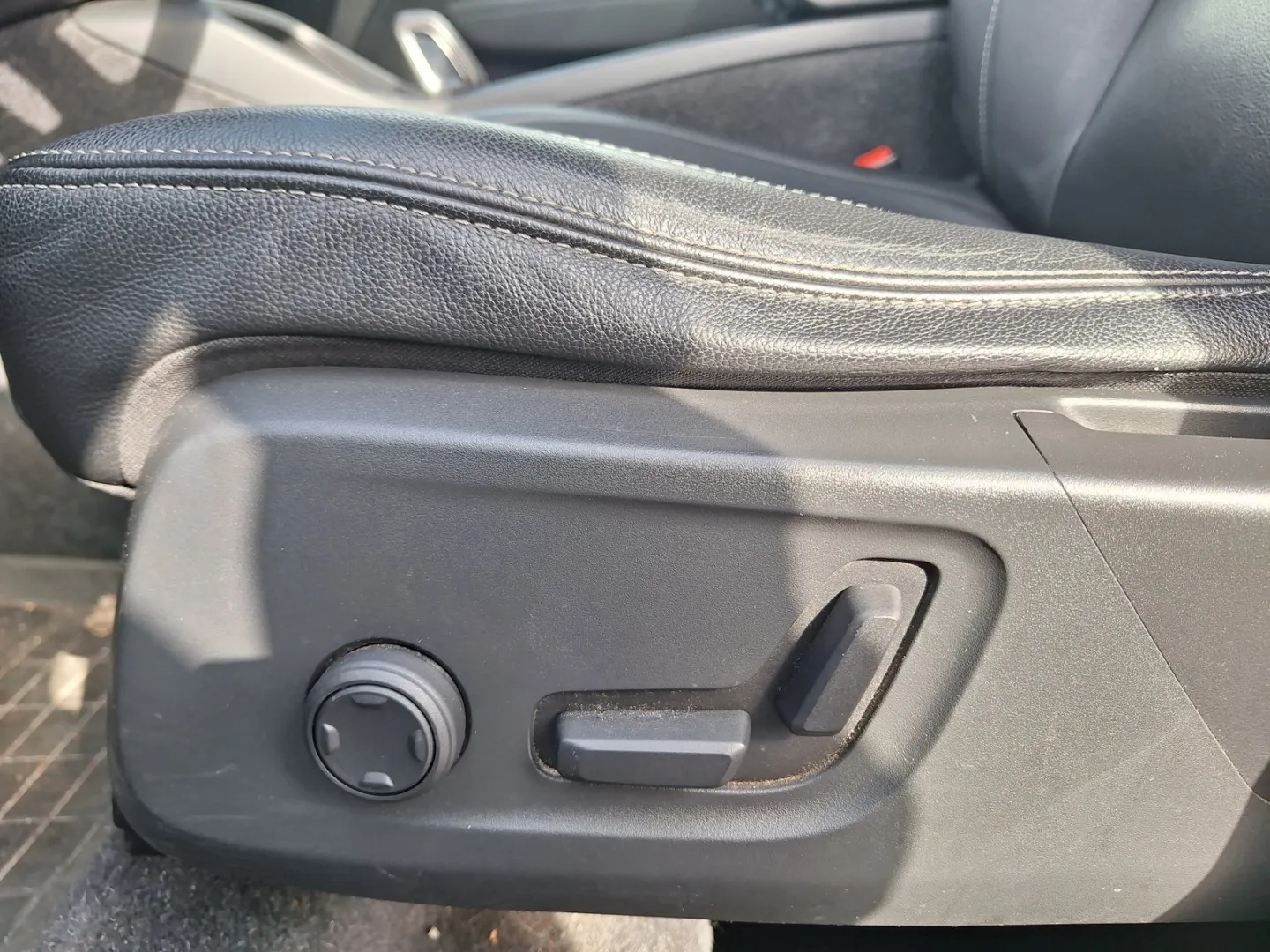 VOLVO XC40 FNP-495 carousel image