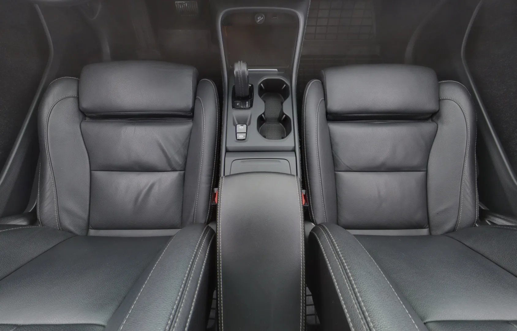 VOLVO XC40 FNP-495 carousel image