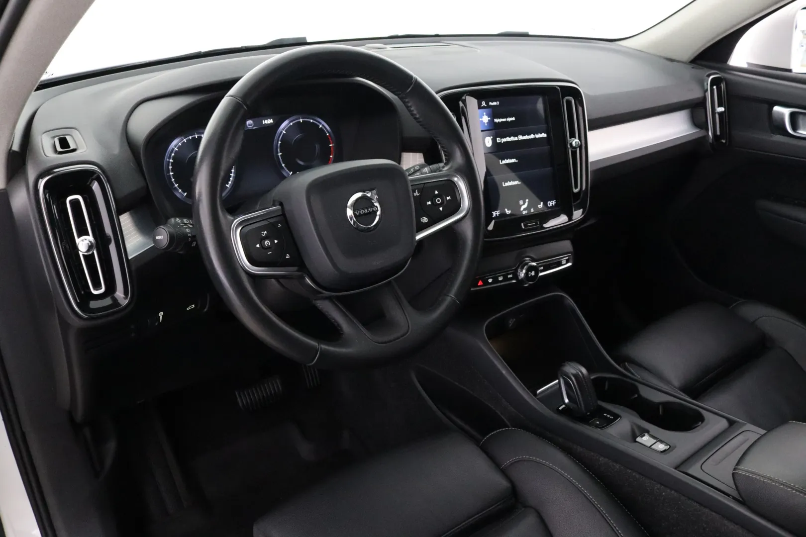 VOLVO XC40 FNP-495 carousel image