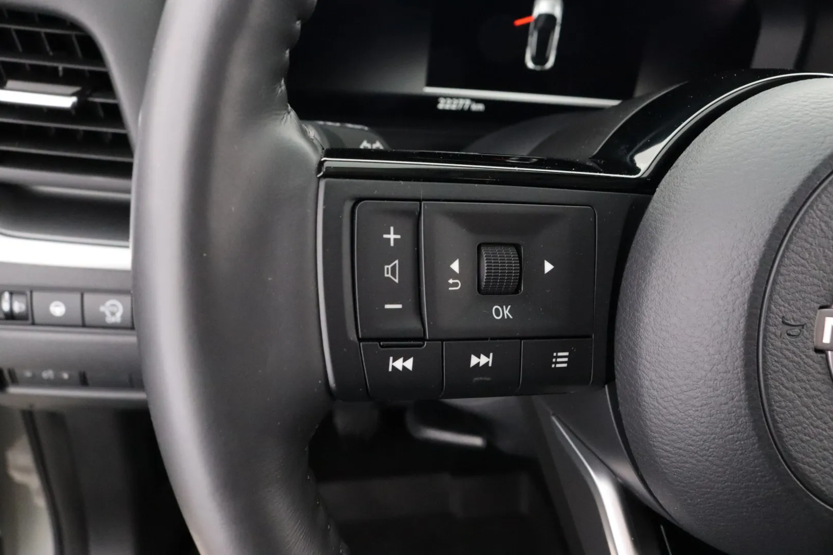 Nissan Qashqai LSS-889 carousel image