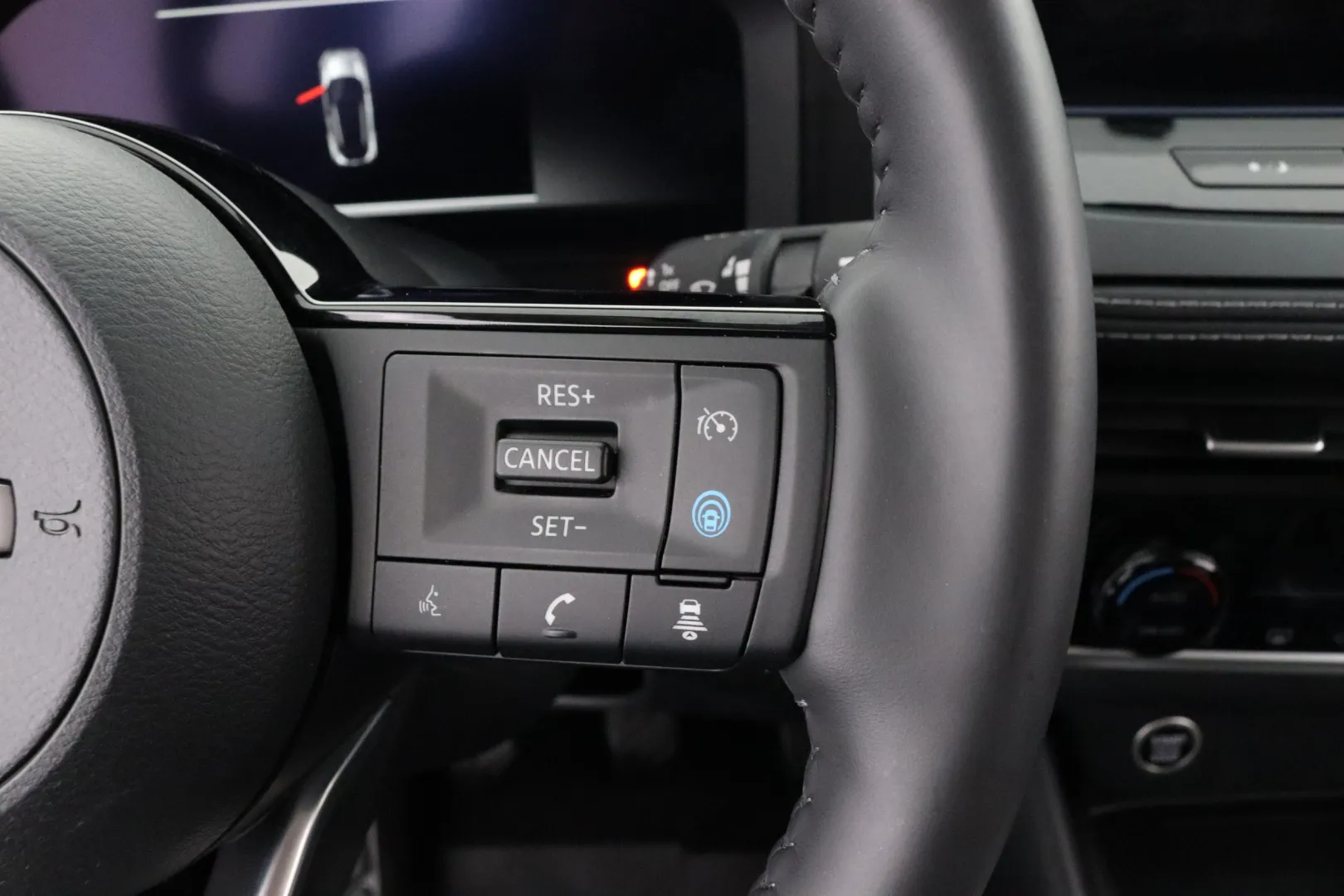 Nissan Qashqai LSS-889 carousel image
