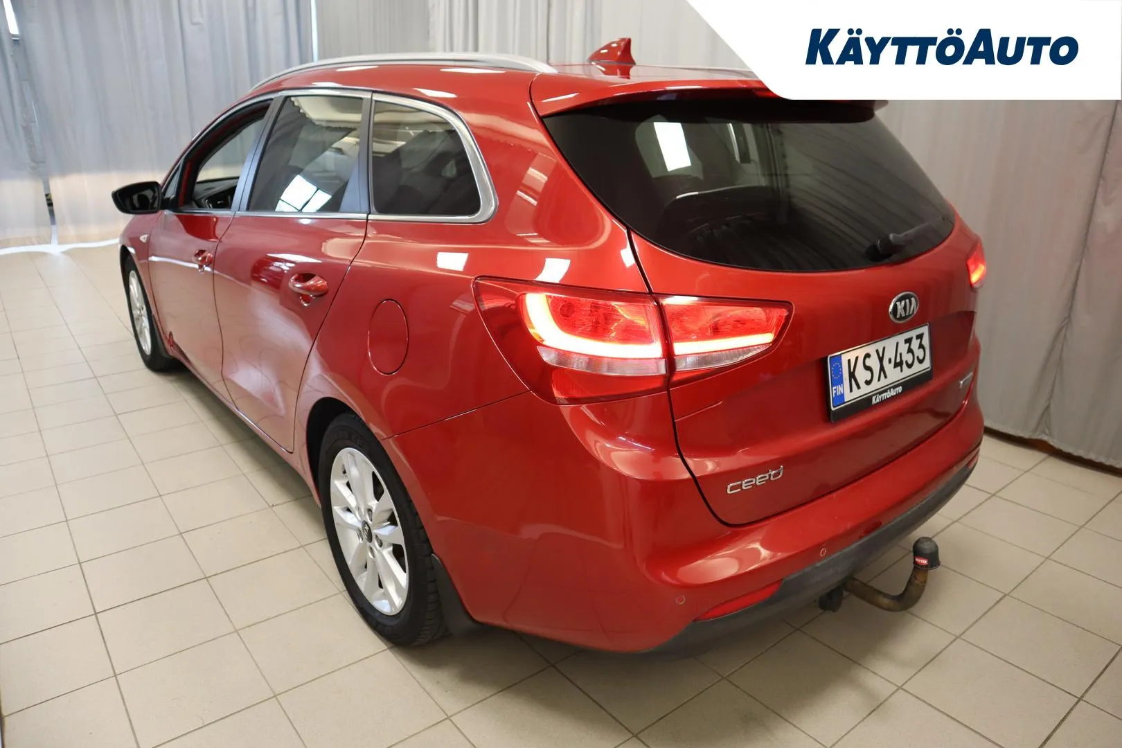 KIA cee'd KSX-433 carousel image