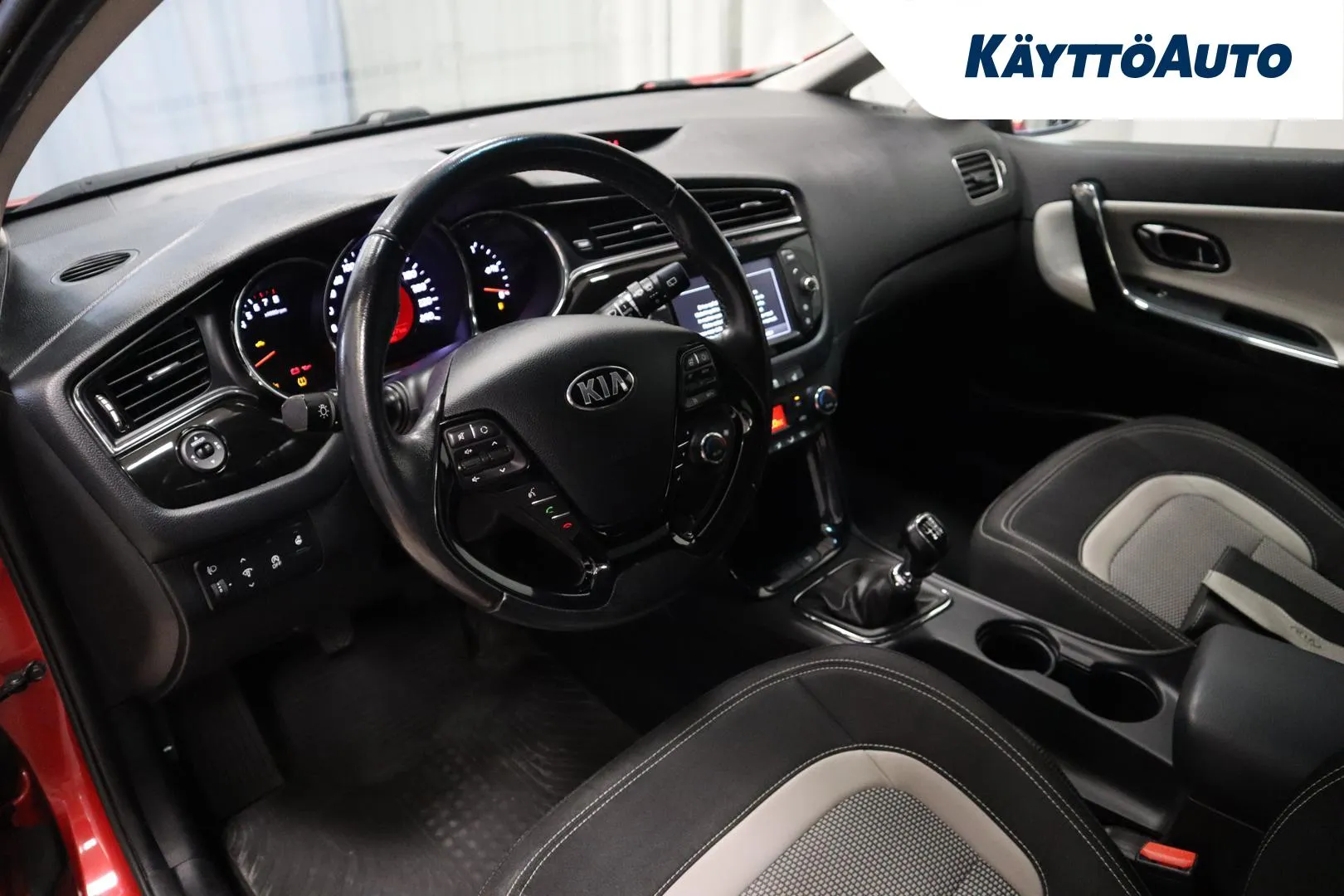 KIA cee'd KSX-433 carousel image